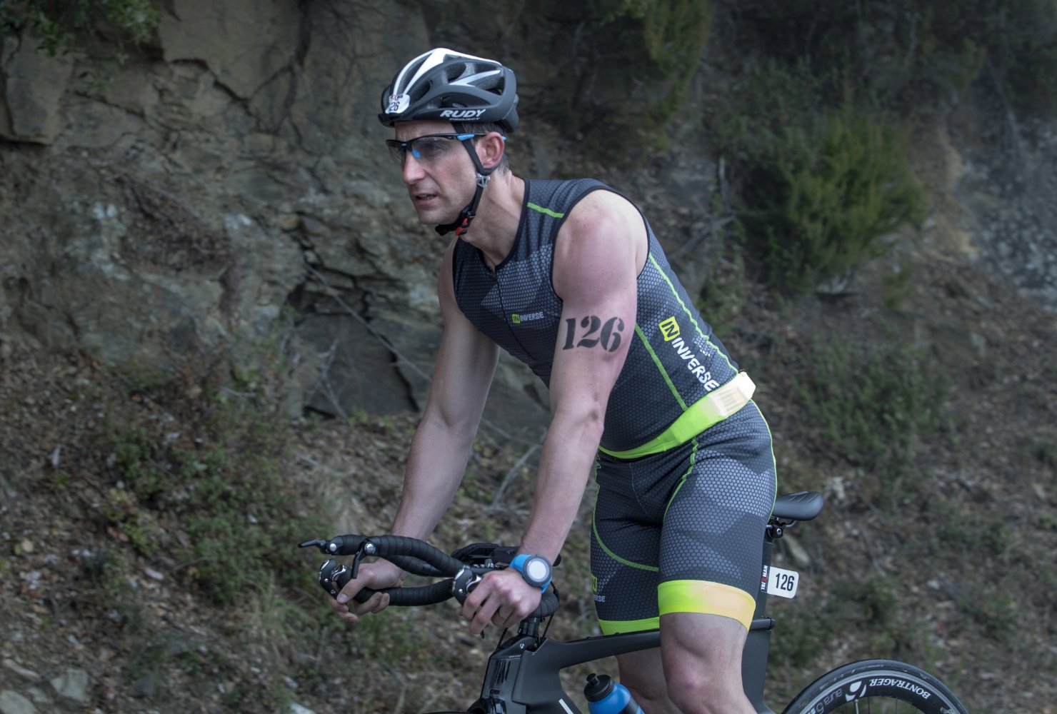 100 METERS - ZOR YARIŞ Gerçek olaylardan uyarlanan yapım. Ramon, 30’larının başında MS hastalığı nedeniyle zorlukla yürüyeceğini öğrenir. Fakat bu durum onun pes etmesine ne