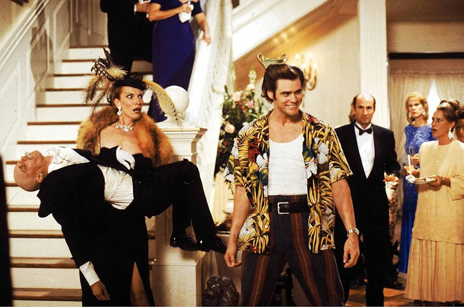 ACE VENTURA: WHEN NATURE CALLS - BUDALA DEDEKTİF AFRİKA'DA Ace Ventura: Pet Detective’in devam filminde Jim Carrey yine başrolde… Evcil hayvan dedektifi Ace’nin görev yeri bu sefer Afrika’dır. Görevi ise kaşif Fulton Greenwall ve kabileler için çok önemli olan beyaz yarasayı aramaktır. Ace kendini Wachootoo ve Wachati kabilesi arasındaki savaşın içinde bulacaktır.