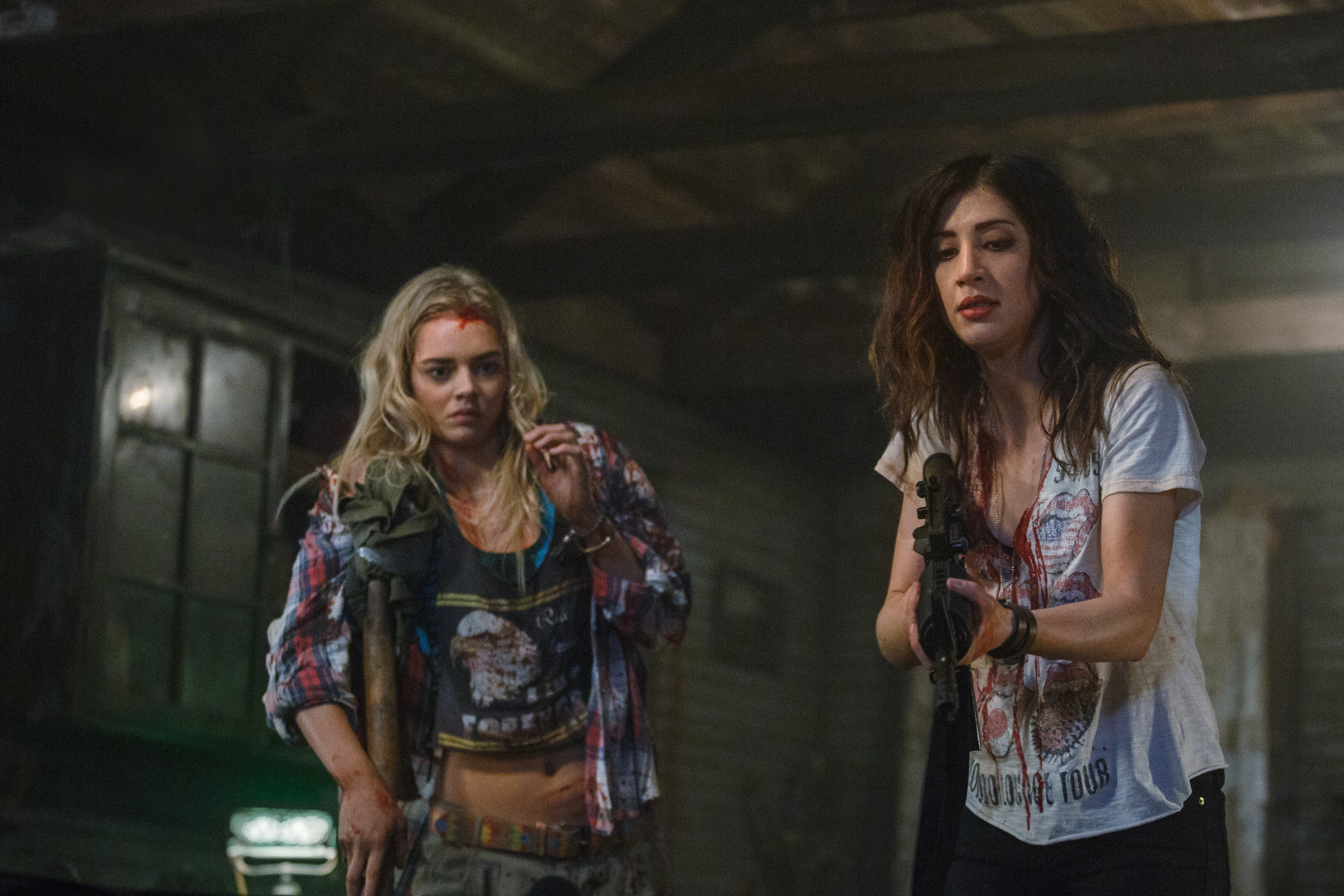 Ash vs Evil Dead - Ash vs Evil Dead 30 yılın ardından Deadite’ler, Ash’i bulmuş ve daha önce dünyayı kötülük ile ele geçirme planlarını durduran bu adamdan intikam almak istemektedirler. Ash, ilerlemiş yaşına rağmen mücadeleyi elden bırakmaz.