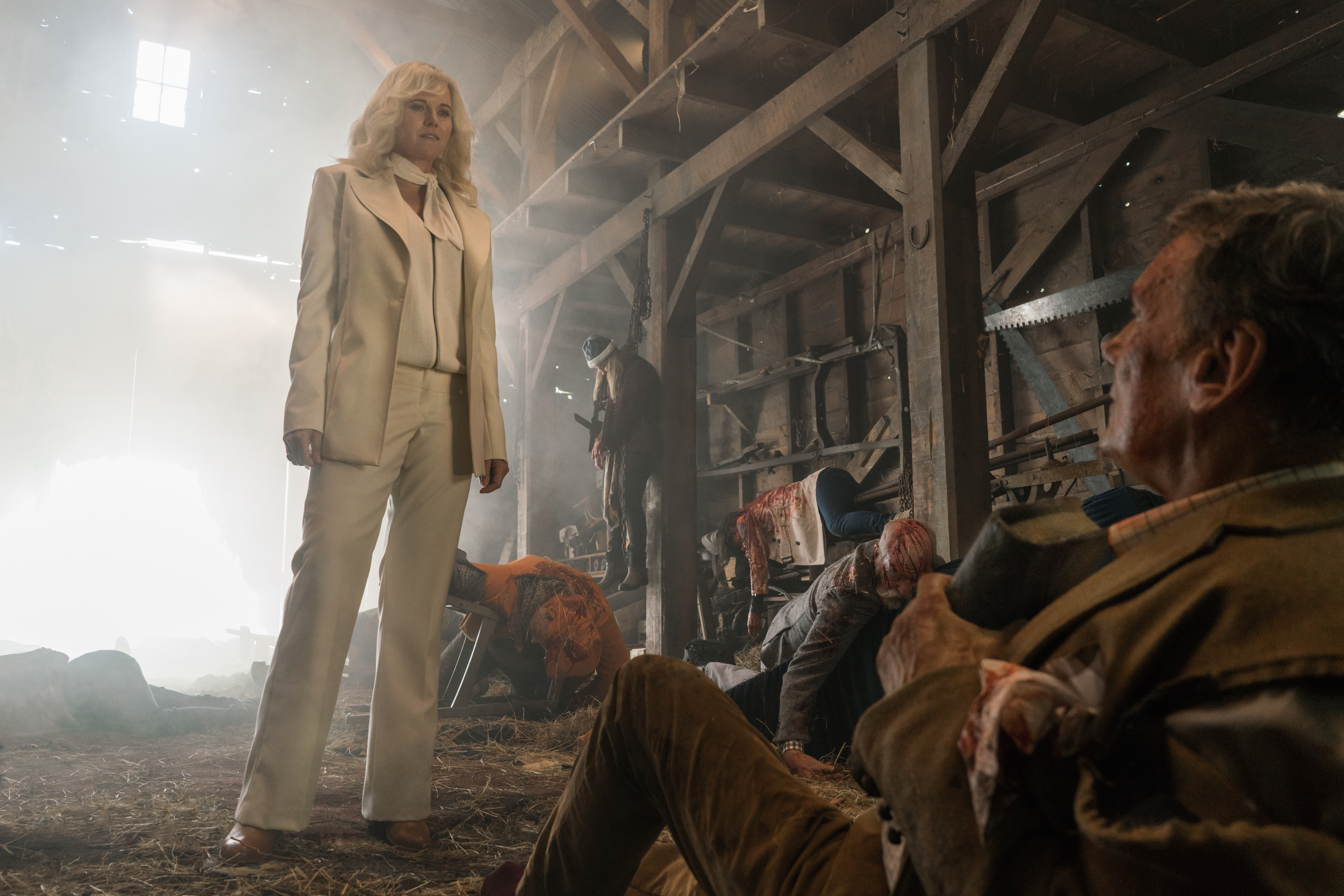 Ash vs Evil Dead - Ash vs Evil Dead 30 yılın ardından Deadite’ler, Ash’i bulmuş ve daha önce dünyayı kötülük ile ele geçirme planlarını durduran bu adamdan intikam almak istemektedirler. Ash, ilerlemiş yaşına rağmen mücadeleyi elden bırakmaz.
