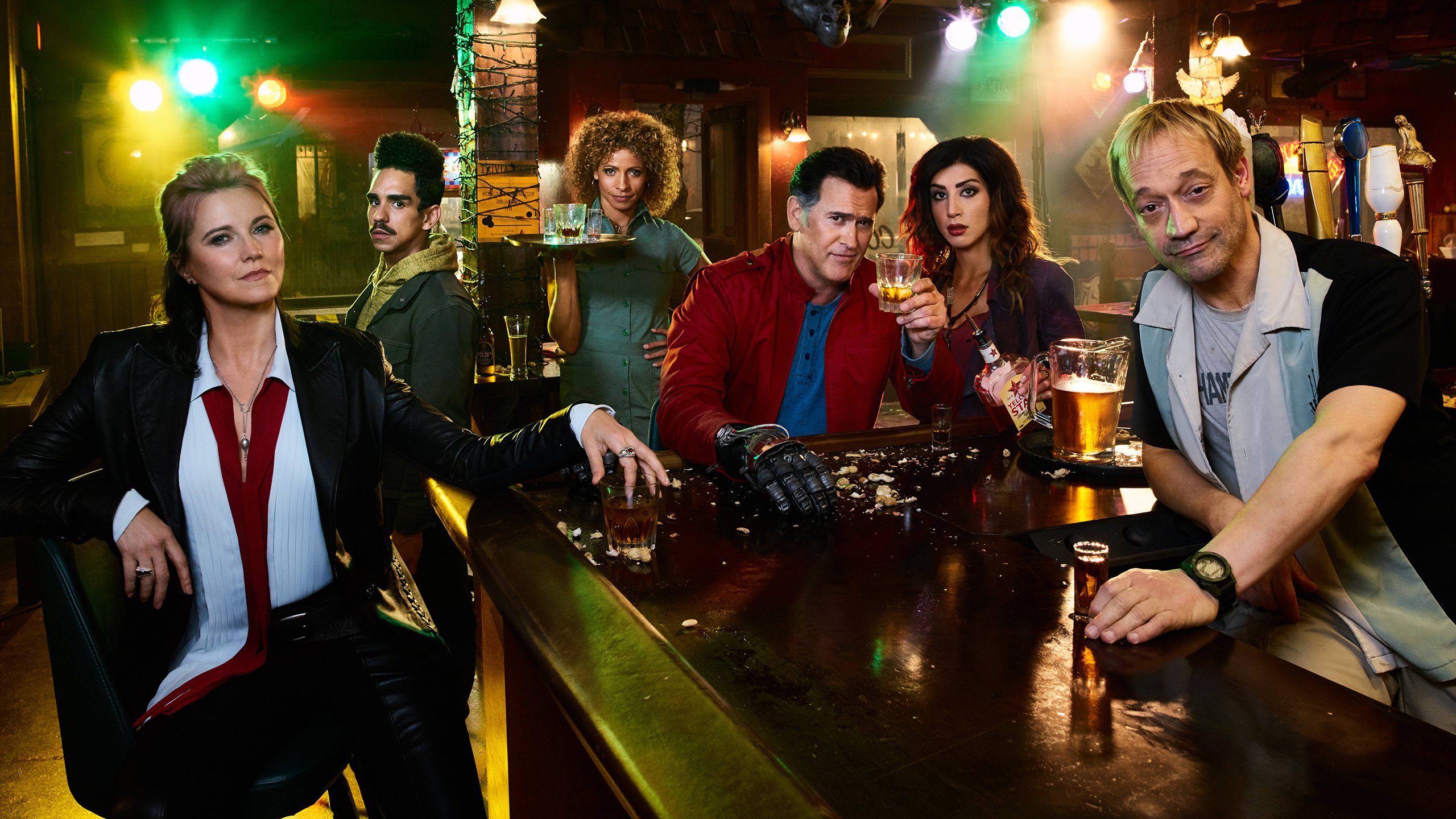 Ash vs Evil Dead - Ash vs Evil Dead 30 yılın ardından Deadite’ler, Ash’i bulmuş ve daha önce dünyayı kötülük ile ele geçirme planlarını durduran bu adamdan intikam almak istemektedirler. Ash, ilerlemiş yaşına rağmen mücadeleyi elden bırakmaz.