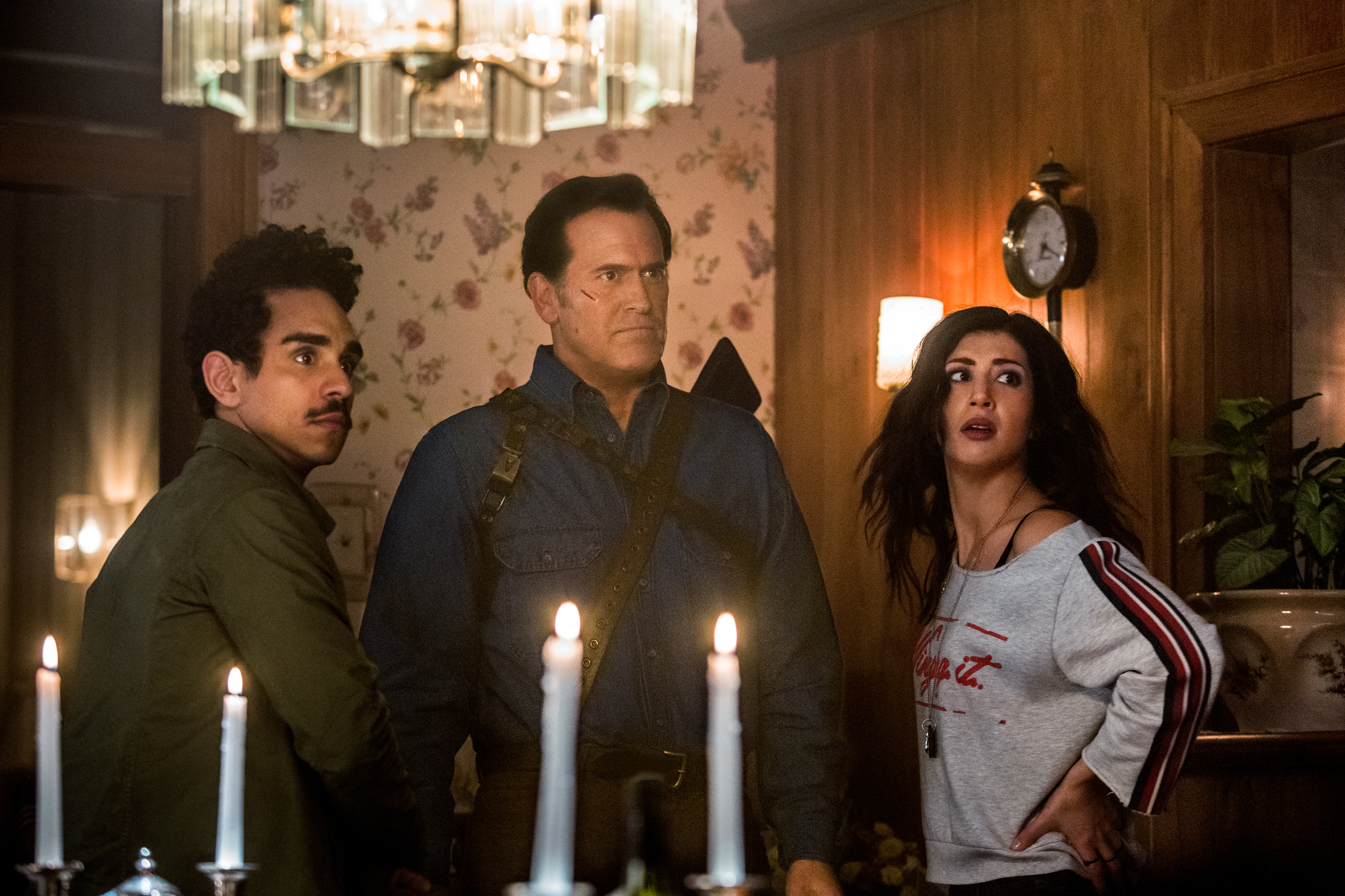 Ash vs Evil Dead - Ash vs Evil Dead 30 yılın ardından Deadite’ler, Ash’i bulmuş ve daha önce dünyayı kötülük ile ele geçirme planlarını durduran bu adamdan intikam almak istemektedirler. Ash, ilerlemiş yaşına rağmen mücadeleyi elden bırakmaz.