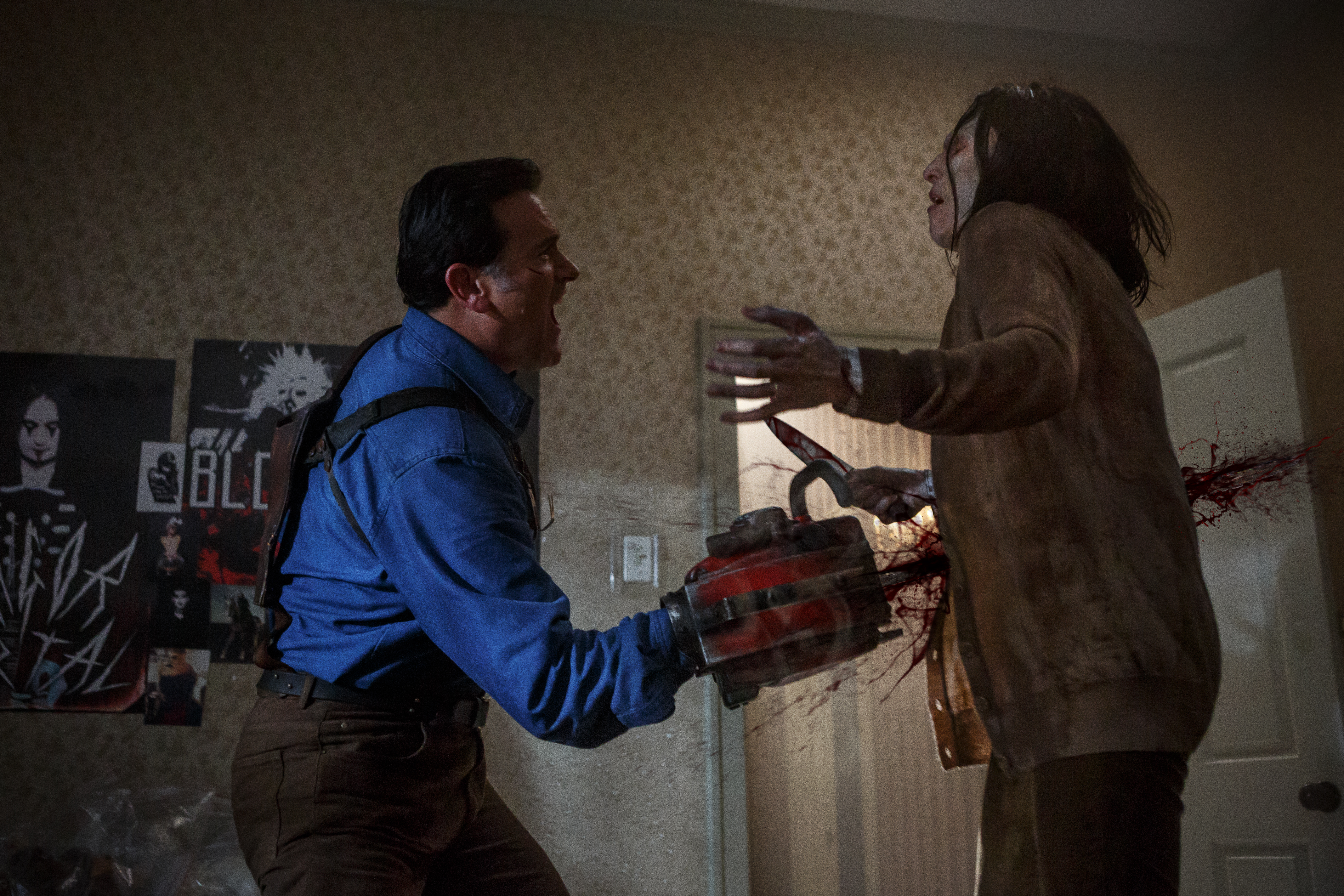 Ash vs Evil Dead - Ash vs Evil Dead 30 yılın ardından Deadite’ler, Ash’i bulmuş ve daha önce dünyayı kötülük ile ele geçirme planlarını durduran bu adamdan intikam almak istemektedirler. Ash, ilerlemiş yaşına rağmen mücadeleyi elden bırakmaz.