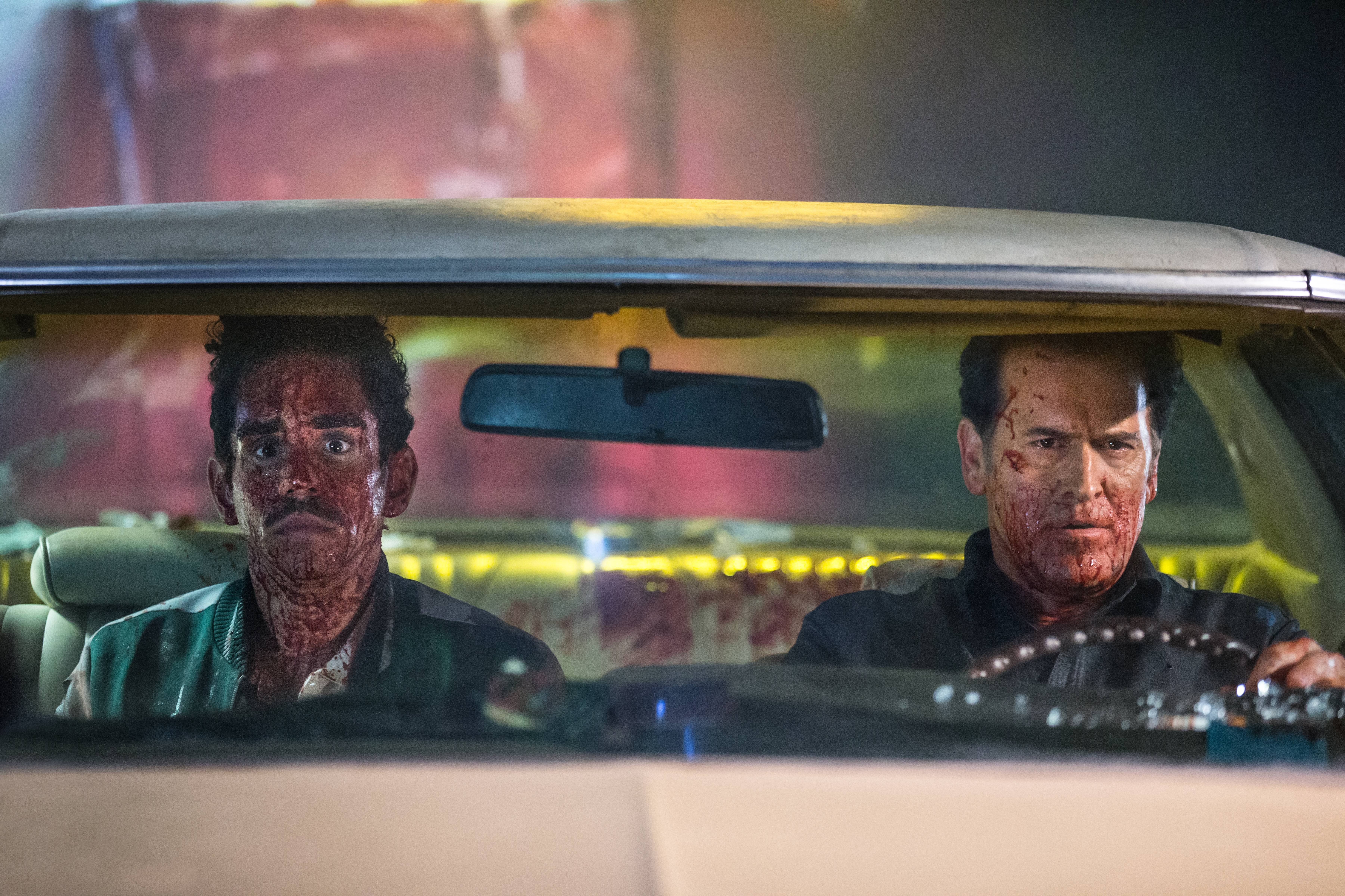 Ash vs Evil Dead - Ash vs Evil Dead 30 yılın ardından Deadite’ler, Ash’i bulmuş ve daha önce dünyayı kötülük ile ele geçirme planlarını durduran bu adamdan intikam almak istemektedirler. Ash, ilerlemiş yaşına rağmen mücadeleyi elden bırakmaz.