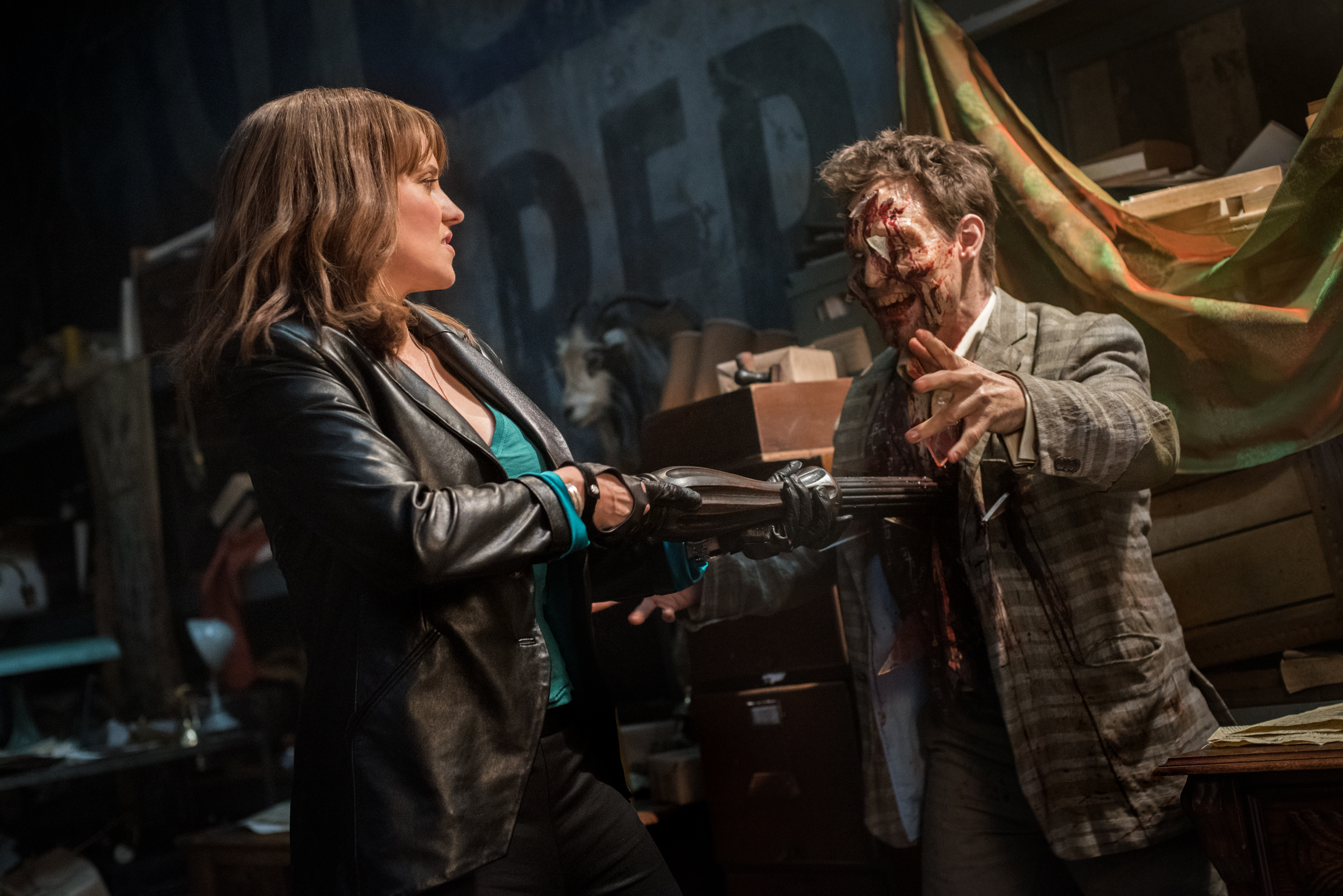 Ash vs Evil Dead - Ash vs Evil Dead 30 yılın ardından Deadite’ler, Ash’i bulmuş ve daha önce dünyayı kötülük ile ele geçirme planlarını durduran bu adamdan intikam almak istemektedirler. Ash, ilerlemiş yaşına rağmen mücadeleyi elden bırakmaz.