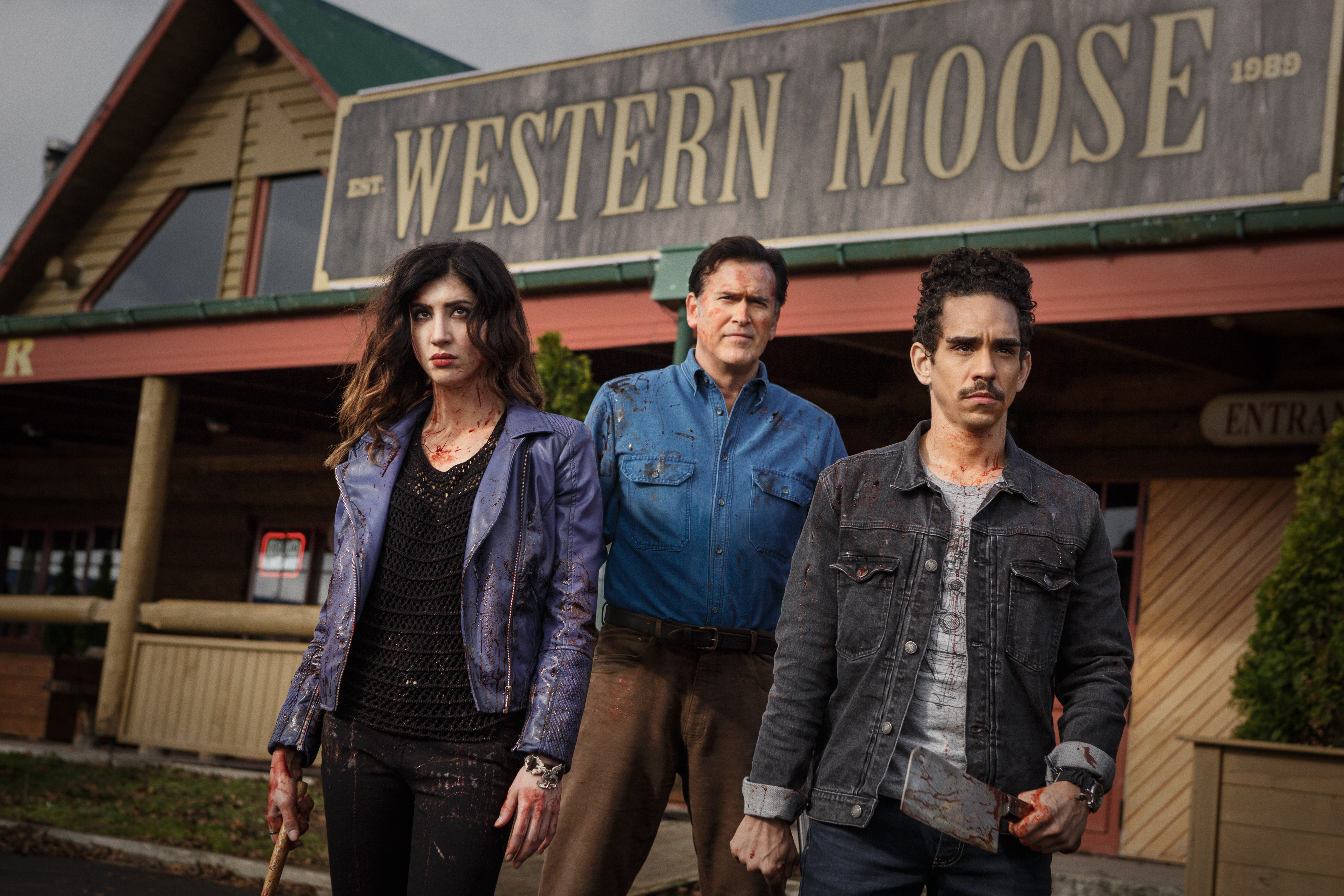 Ash vs Evil Dead - Ash vs Evil Dead 30 yılın ardından Deadite’ler, Ash’i bulmuş ve daha önce dünyayı kötülük ile ele geçirme planlarını durduran bu adamdan intikam almak istemektedirler. Ash, ilerlemiş yaşına rağmen mücadeleyi elden bırakmaz.
