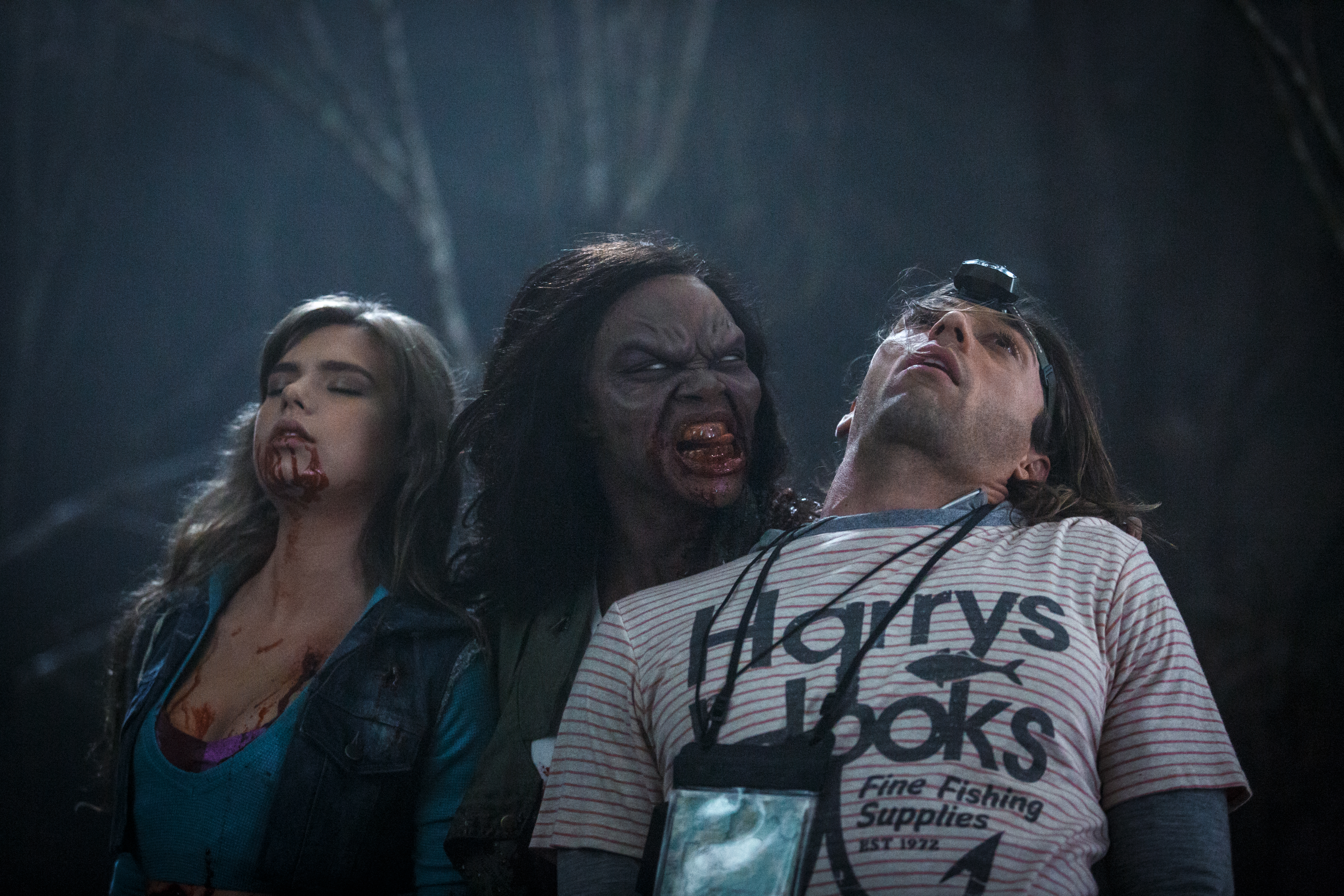 Ash vs Evil Dead - Ash vs Evil Dead 30 yılın ardından Deadite’ler, Ash’i bulmuş ve daha önce dünyayı kötülük ile ele geçirme planlarını durduran bu adamdan intikam almak istemektedirler. Ash, ilerlemiş yaşına rağmen mücadeleyi elden bırakmaz.