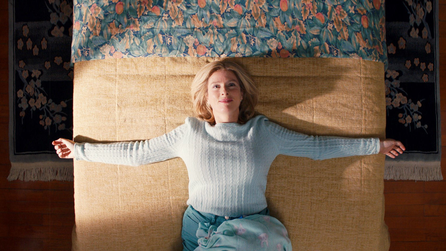 A BUN IN THE OVEN - DAVETSİZ MİSAFİR Komedyen Karin Viard, menopoza girmeyi beklerken hamile olduğunu öğrenen 49 yaşındaki Nicole'ün komik hikayesinde başrolde.