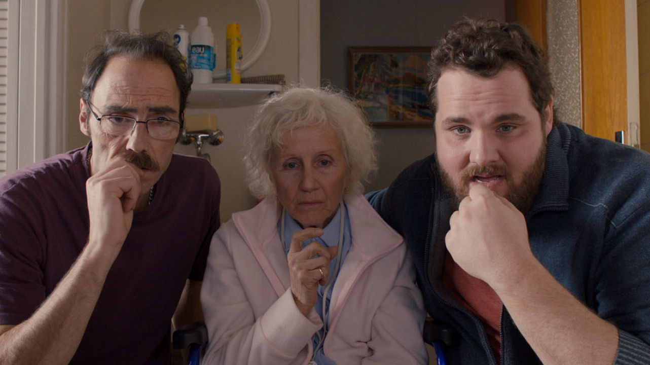 A BUN IN THE OVEN - DAVETSİZ MİSAFİR Komedyen Karin Viard, menopoza girmeyi beklerken hamile olduğunu öğrenen 49 yaşındaki Nicole'ün komik hikayesinde başrolde.