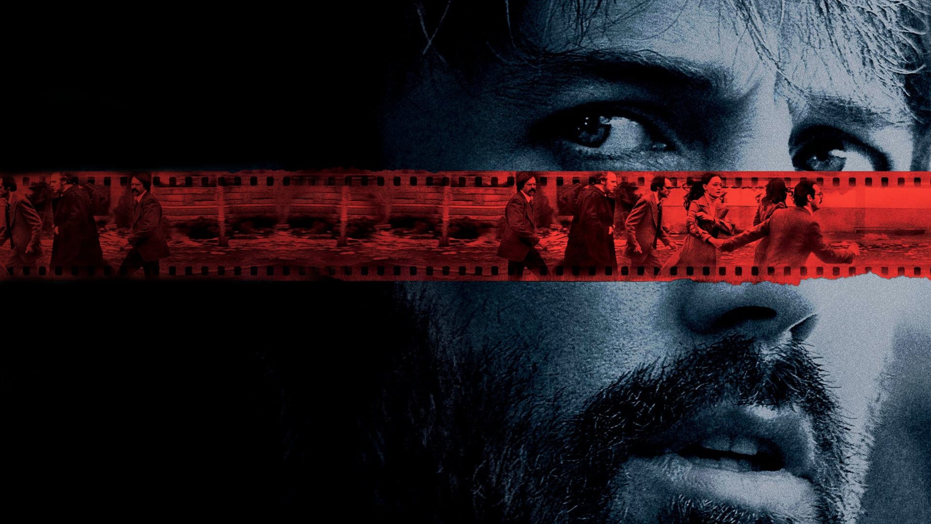 ARGO - OPERASYON: ARGO 1979'da, Şah'ın devrildiği İran devriminin en yoğun günlerinde, militanlar başkent Tahran’daki Amerikan Büyük Elçilik binasına girip 52 Amerikalı’yı rehin alırlar. O hengamede kaçmayı başaran 6 Amerikan vatandaşı, Kanada Elçiliği’ne sığınır ancak her an yakalanma ve öldürülme tehlikesiyle karşı karşıyadırlar. CIA uzmanı Tony Mendez, bu Amerikan vatandaşlarını kurtarmak amacıyla bir film senaryosuna yakışır, oldukça riskli bir plan hazırlar.