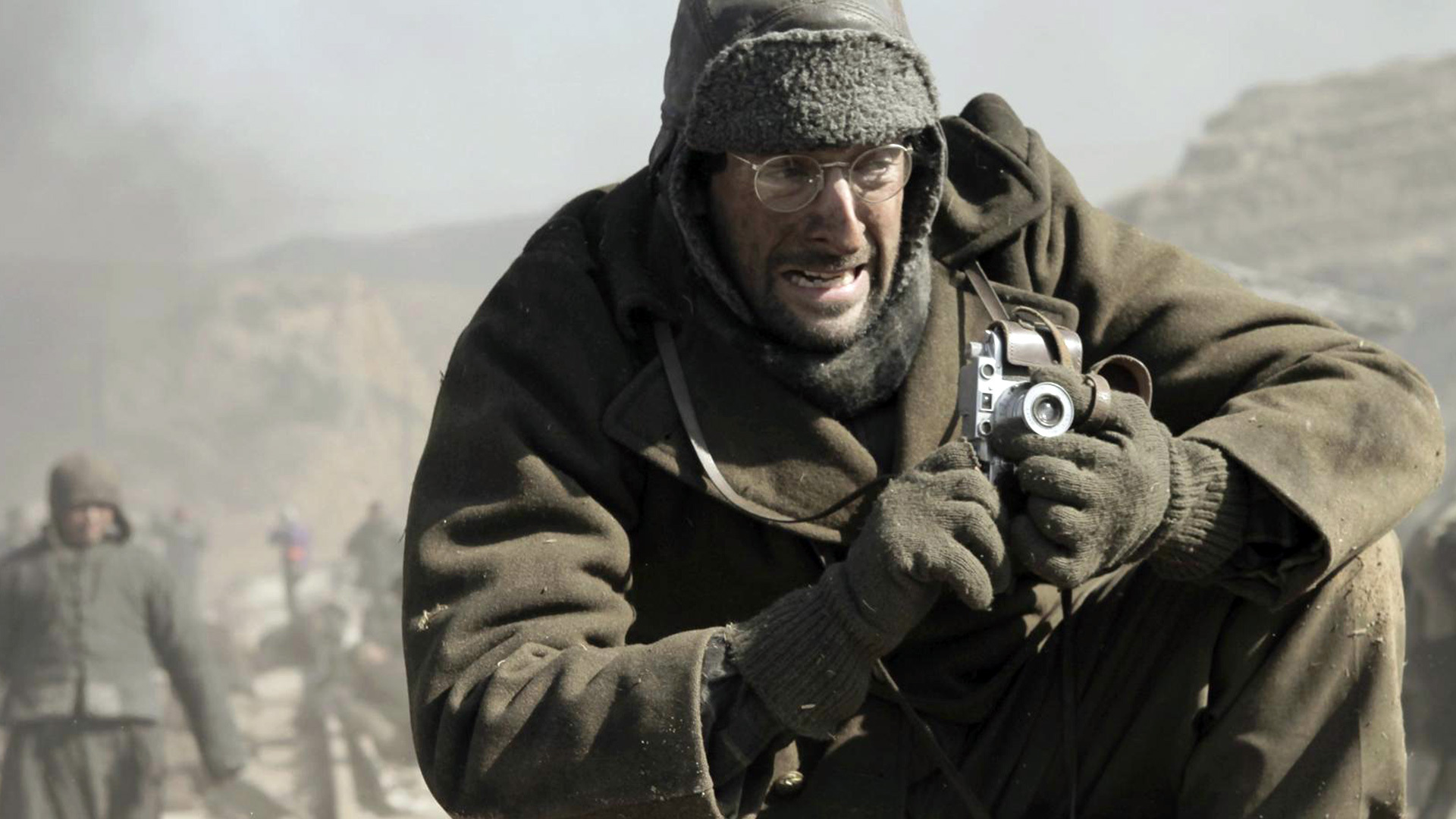 BACK TO 1942 - 1942'YE DÖNÜŞ Milyonlarca insanın ölümü ile sonuçlanan büyük Henan göçünü konu alan, Çin yapımı bir tarih filmi. Japonya ile Çin arasında süren savaş sırasında, açl
