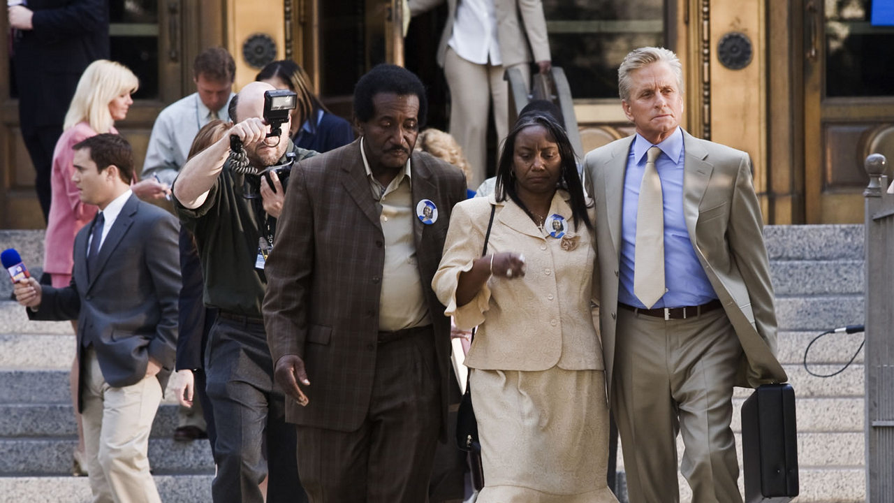 BEYOND A REASONABLE DOUBT - BÜYÜK ŞÜPHE Başarılarla dolu kariyerini daha da ileriye götürmek isteyen savcı Mark Hunter (Michael Douglas) gelecek vali seçimlerinde aday olmak niyetindedir. Ge