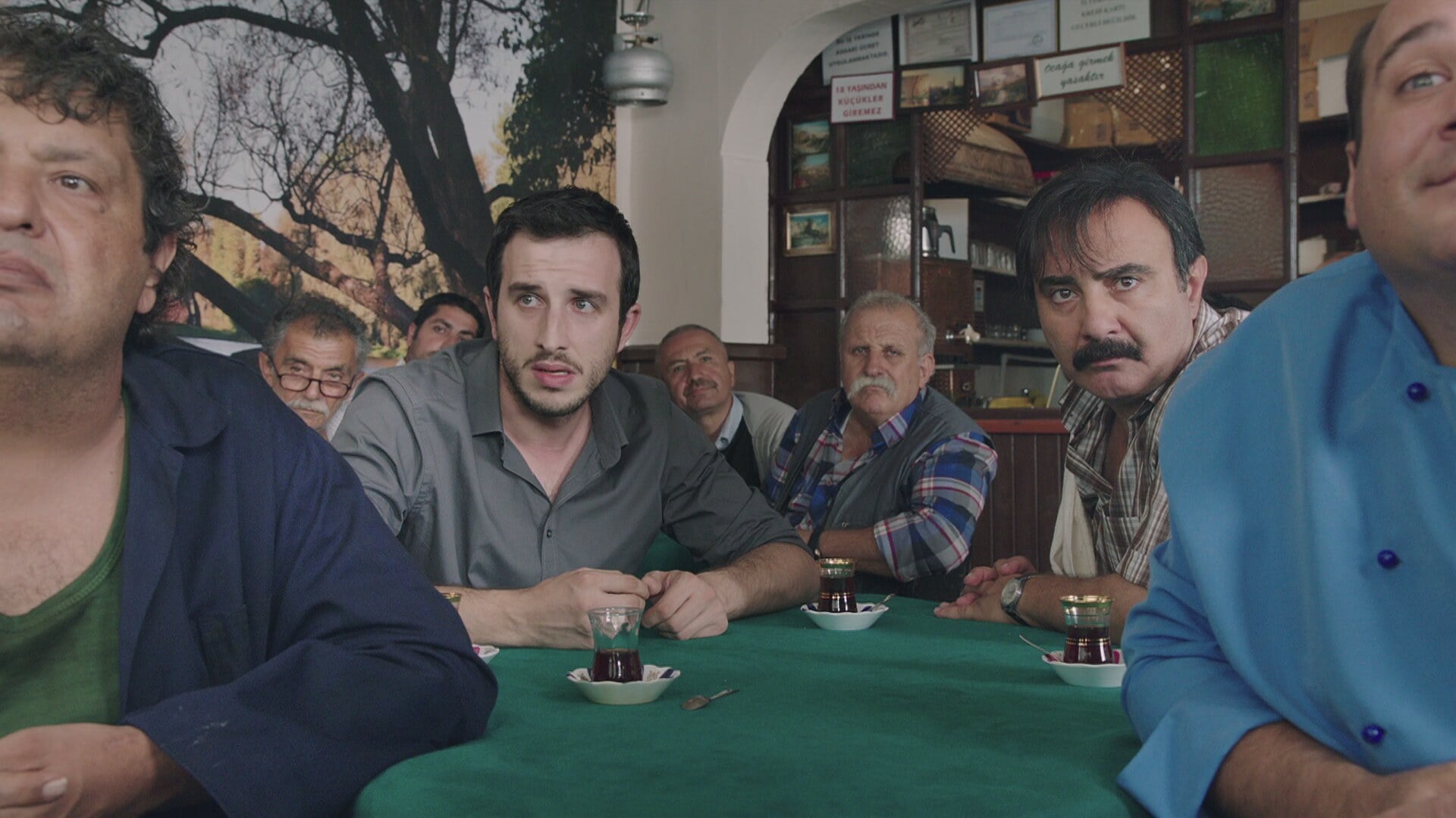 BANA MASAL ANLATMA - BANA MASAL ANLATMA 
Filmin yönetmen ve senaristliğini Leyla ile Mecnun’dan hatırlayacağımız Burak Aksak üstleniyor. Suriçi semtinden yaşayan Rıza, dolmuş şoförlüğü yaparak geçinmektedir. Rıza’nın hayatı Ayperi ile tanışınca bambaşka bir hal alacaktır.