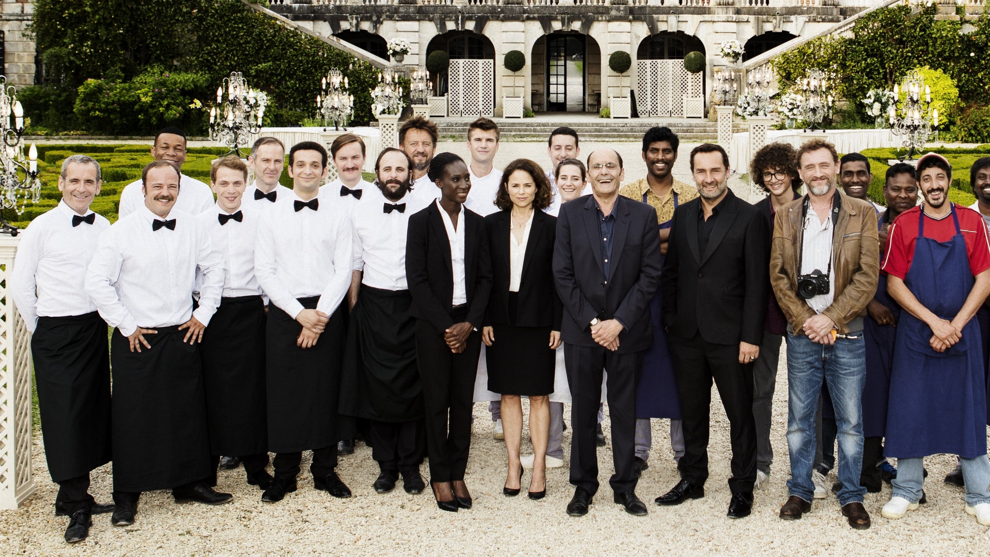 C'EST LA VIE! - DÜĞÜNÜMÜZ VAR 30 yıldır bir organizasyon firması işleten Max, bu süre boyunca yüzlerce festival ve büyük organizasyon için çalışmıştır. Şimdi ise Pierre ile Helena'nın 17. yüzyıldan kalma bir kalede gerçekleştirilecek olan muhteşem düğünü için çalışmaktadır.