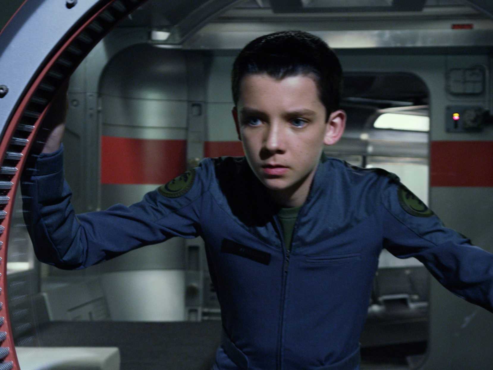 ENDER’S GAME - UZAY OYUNLARI Yakın gelecekte dünya, Formic’ler adı verilen bir uzaylı ırkı tarafından saldırıya uğramış ve Kumandan Mazer Rackham (Ben Kingsley) tarafından geri pü