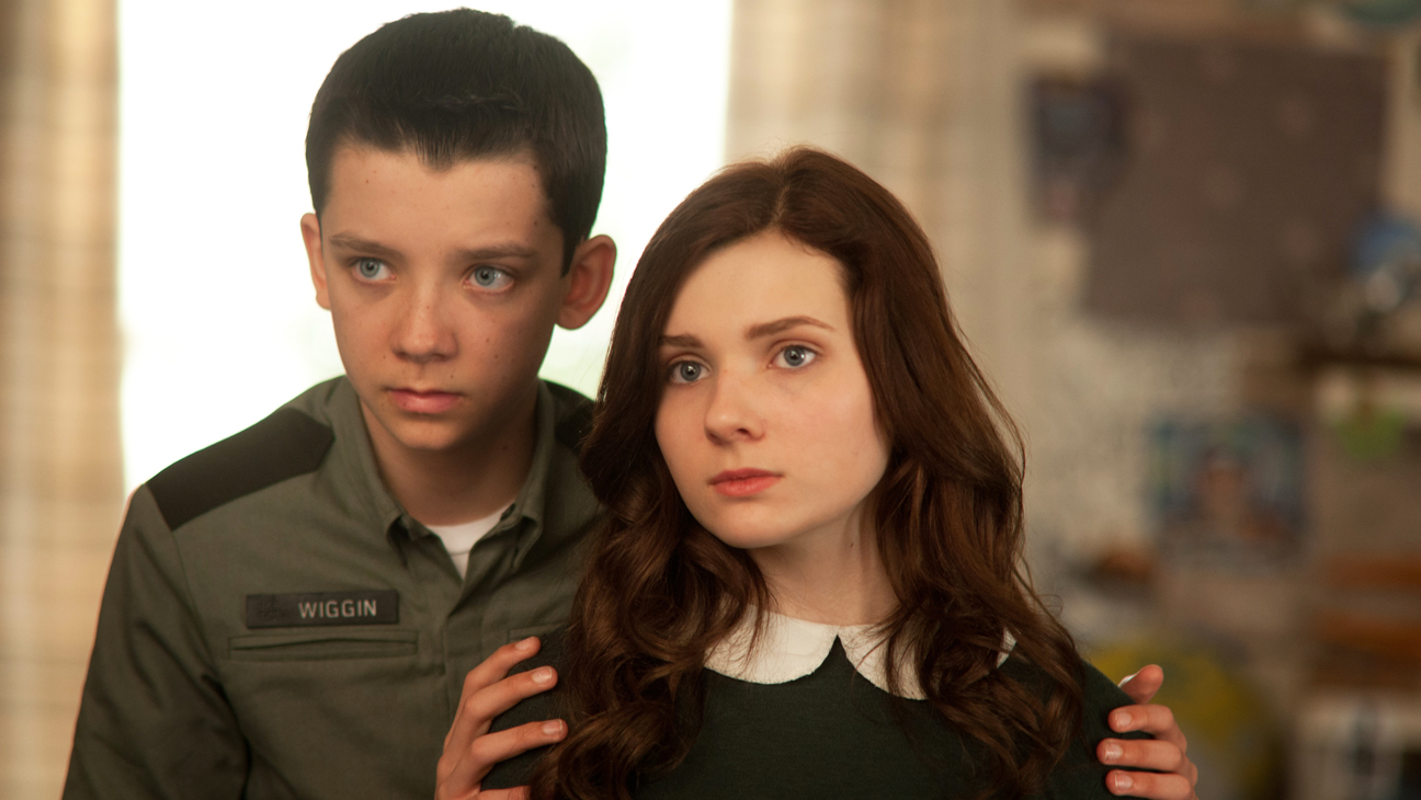 ENDER’S GAME - UZAY OYUNLARI Yakın gelecekte dünya, Formic’ler adı verilen bir uzaylı ırkı tarafından saldırıya uğramış ve Kumandan Mazer Rackham (Ben Kingsley) tarafından geri pü