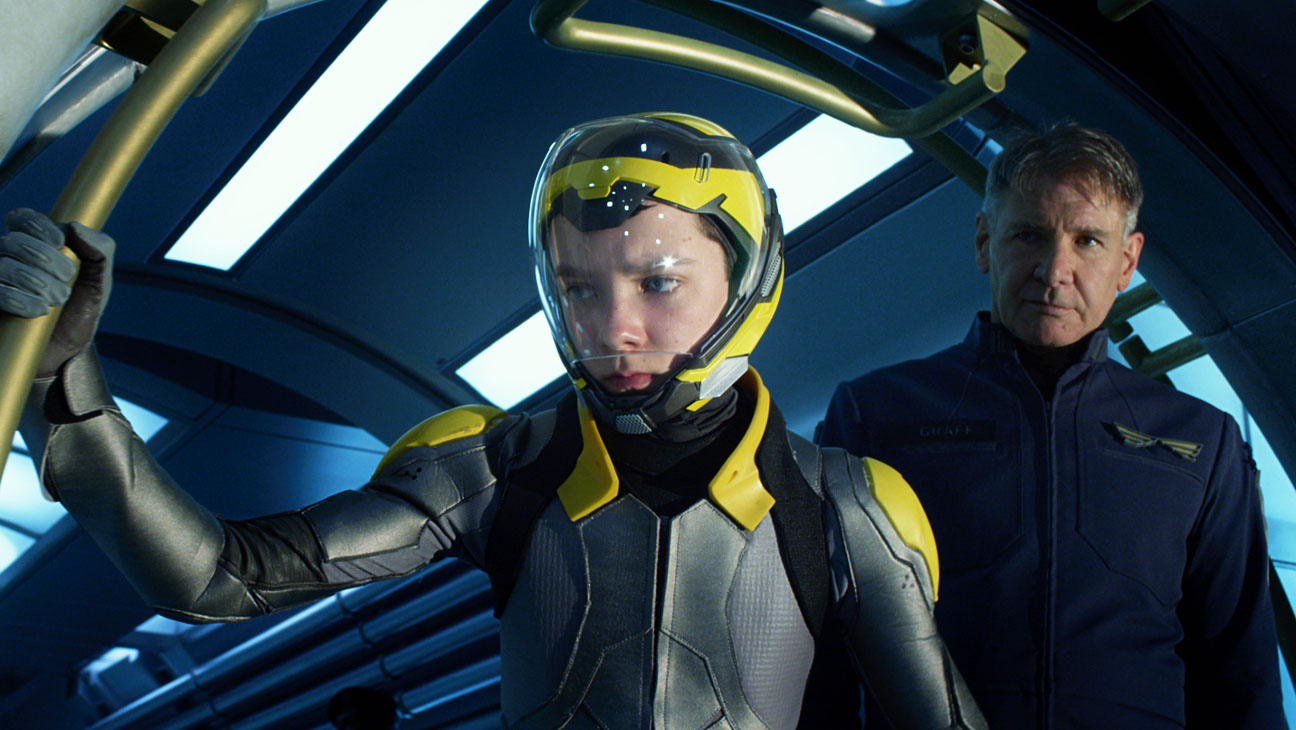 ENDER’S GAME - UZAY OYUNLARI Yakın gelecekte dünya, Formic’ler adı verilen bir uzaylı ırkı tarafından saldırıya uğramış ve Kumandan Mazer Rackham (Ben Kingsley) tarafından geri pü