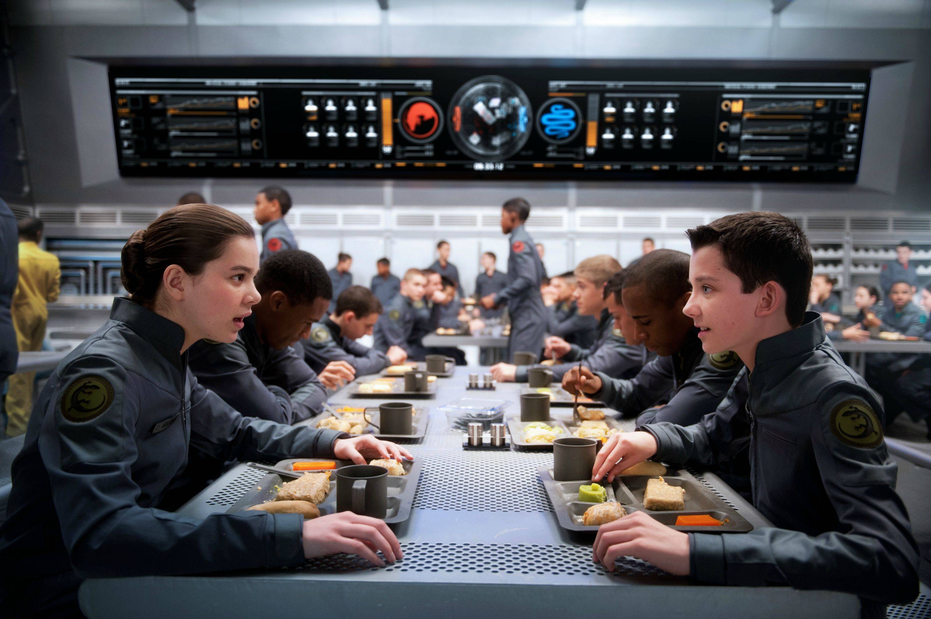ENDER’S GAME - UZAY OYUNLARI Yakın gelecekte dünya, Formic’ler adı verilen bir uzaylı ırkı tarafından saldırıya uğramış ve Kumandan Mazer Rackham (Ben Kingsley) tarafından geri pü