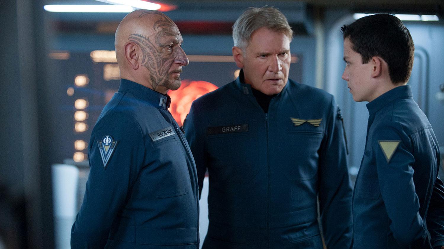 ENDER’S GAME - UZAY OYUNLARI Yakın gelecekte dünya, Formic’ler adı verilen bir uzaylı ırkı tarafından saldırıya uğramış ve Kumandan Mazer Rackham (Ben Kingsley) tarafından geri pü
