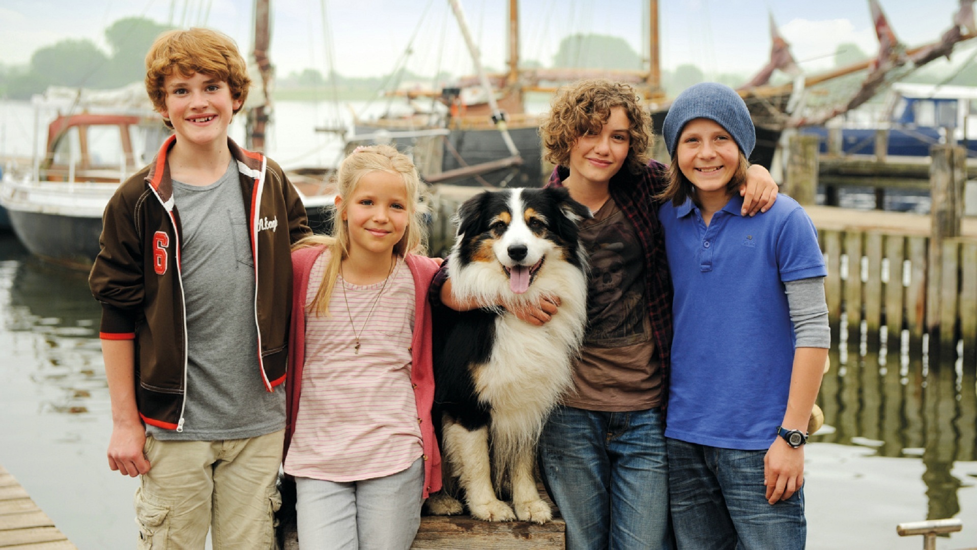 FAMOUS FIVE 2 - EFSANE BEŞLİ 2 Nihayet yaz tatili gelmiştir. George (Valeria Eisenbart), kuzenleri ve köpeği Timmy, bu tatilde aileleri olmadan bir bisiklet turuna çıkacaklardır. Ka