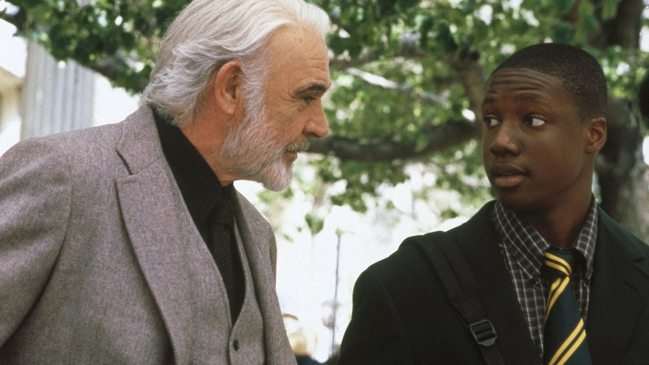 FINDING FORRESTER - FORRESTER'I BULMAK 16 yaşındaki Jamal, derslerdeki başarısı sebebiyle şehrin en ünlü okullarından Mailor-Collow'dan burs kazanır. Kenar mahallede yaşayan Jamal, başlarda özel okul şartlarına uyum sağlamakta zorluk çekse de spor ve edebiyat yeteneğiyle kendini sevdirmeyi başarır. Bir gün girdiği bir iddia sonucu kendini ünlü bir yazar olan William Forrester'ın evinde bulan Jamal, evden kaçtığı sırada çantasını düşürür. Çantasını geri aldığında yazarın defterine bıraktığı notları fark eder ve bundan çok etkilenir. Jamal ve ondaki yeteneği fark eden Forrester arasında sıra dışı bir arkadaşlık başlar.