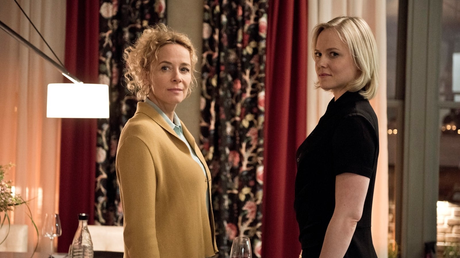 FORGET ABOUT NICK - ESKİ KOCAMIZ New York moda dünyasının önemli isimlerinden biri haline gelen Jade bir gün kocası Nick’in telefonuyla sarsılır. Nick, arkasında hiçbir iz bırakmadan Jade’i terketmiştir. Büyük bir üzüntü ve hayal kırıklığı yaşayan genç kadın, evine geldiğinde daha da büyük bir şok yaşar. Nick’in ilk eşi Maria gelmiştir. Karakter olarak tamamen birbirinden farklı bu iki kadın, kocalarının ortadan kaybolmasının ardından zamanla birbirlerine alışacak ve destek olacaklardır.