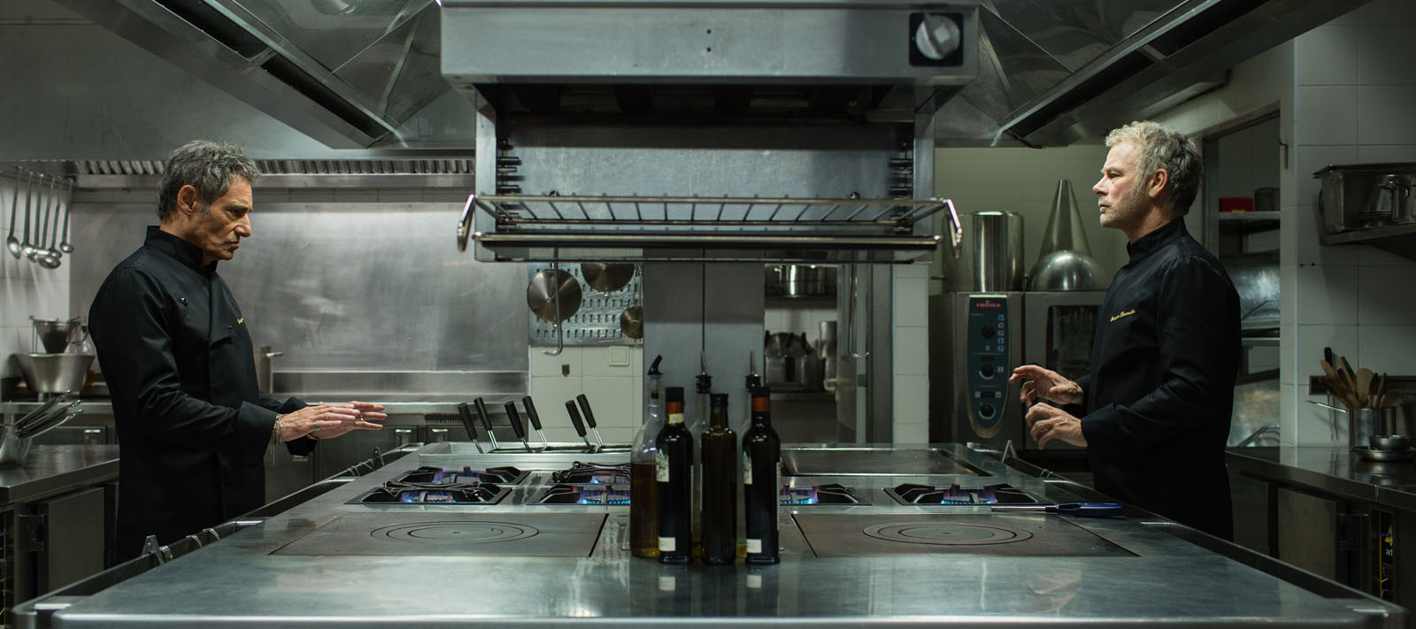 FRENCH CUISINE - FRANSIZ MUTFAĞI Deniz kenarında, bir otel ve restoran işleten François ve Charlotte, işlerinde başarılı olsalar da evliliklerinde sorunlar yaşamaktadırlar. François,