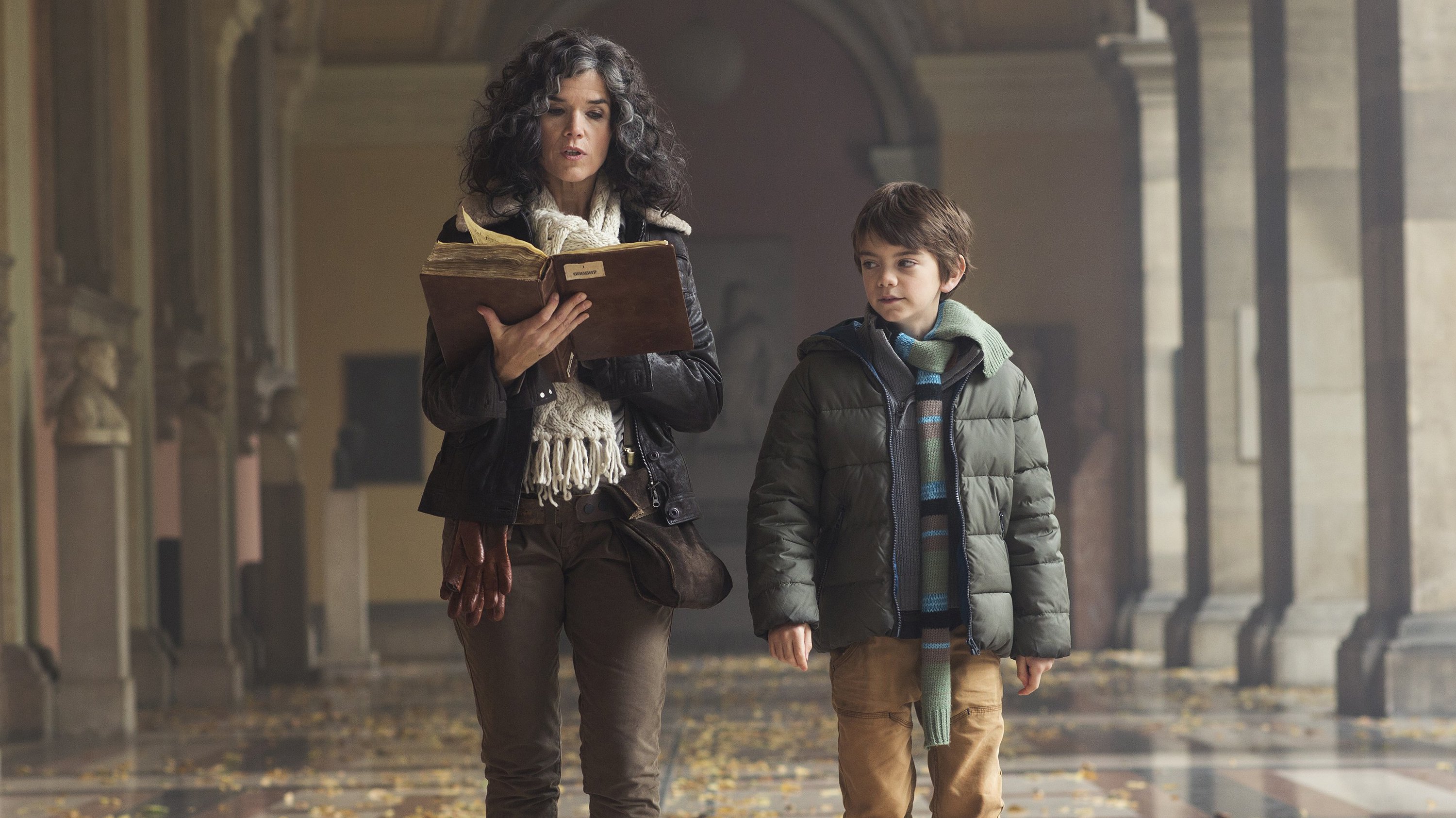 GHOSTHUNTERS - HAYALET AVCILARI Ailesi, 11 yaşındaki Tom için endişelidir. Çünkü Tom, özellikle karanlıktan çok korkmaktadır. Ancak ailesinin bilmediği bir şey vardır. Tom, Hugo adın