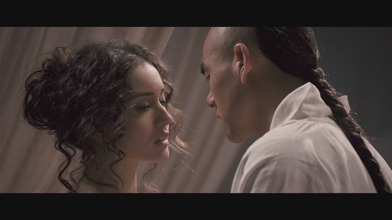 HIGH KICKERS - MÜTHİŞ TEKNİK Aksiyon dolu bir dövüş sanatları filmi. Dövüş okulu sahibi Zhao Yumin’in en sevdiği öğrencisi Han Xufeng, yasadışı bir boks maçında ölmüştür. Olaydan