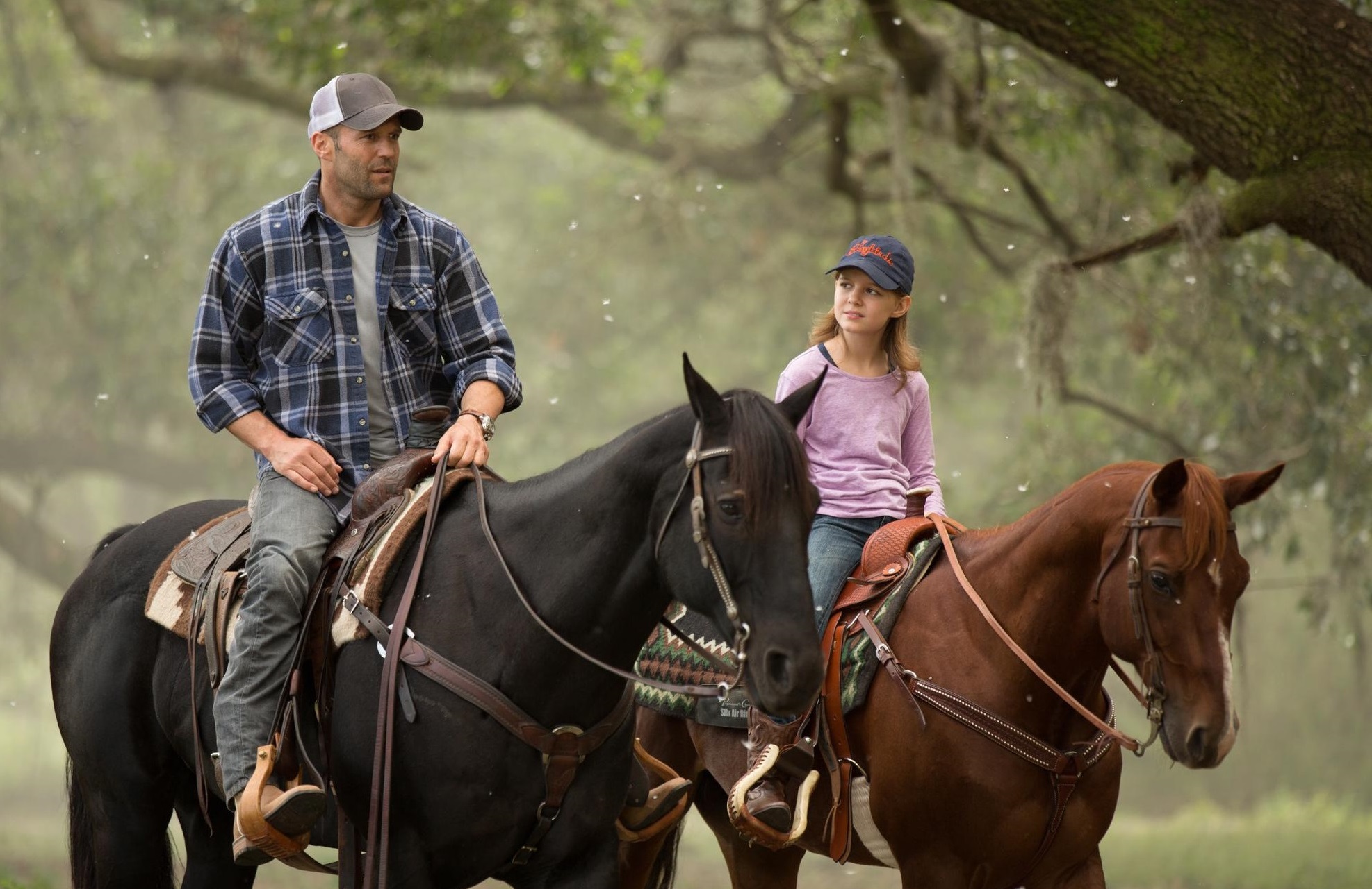 HOMEFRONT - SİVİL CEPHE Usta oyuncu kadrosu ile ön plana çıkan yapımda aksiyon hız kesmiyor. Phil Broker (Jason Statham), talihsiz bir kaza sonucunda patronunun oğlunun ölümü
