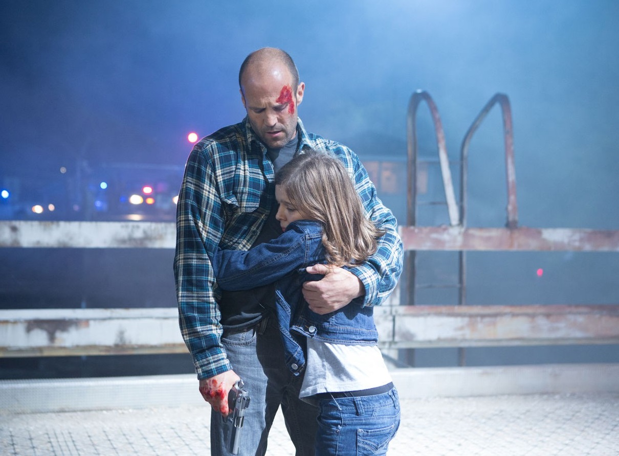 HOMEFRONT - SİVİL CEPHE Usta oyuncu kadrosu ile ön plana çıkan yapımda aksiyon hız kesmiyor. Phil Broker (Jason Statham), talihsiz bir kaza sonucunda patronunun oğlunun ölümü