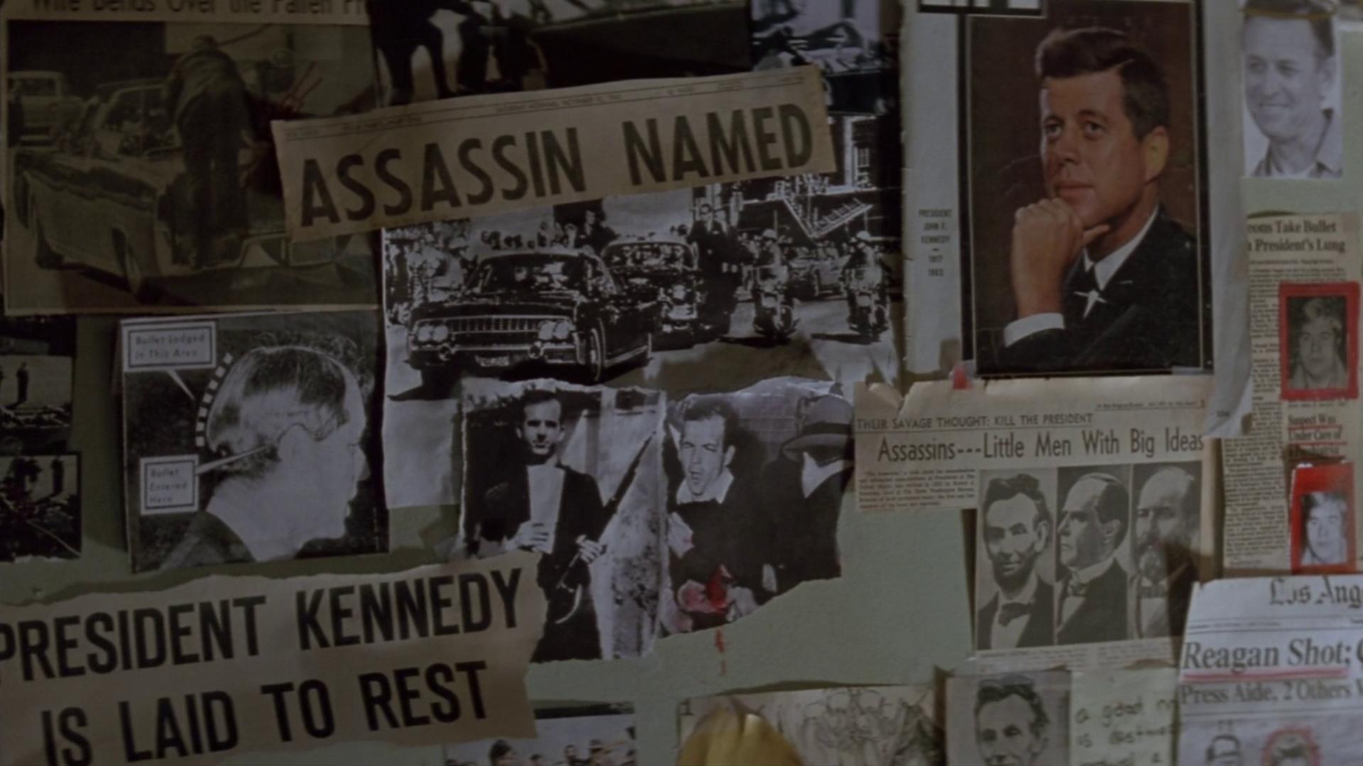 IN THE LINE OF FIRE - ATEŞ HATTINDA Gizli Servis Ajanı Frank Horrigan, başkanı korumak üzere görevli, işinde başarılı bir ajandır. Ancak 1963 yılında, Başkan Kennedy’i kurtaramamış olmanın verdiği huzursuzluk onu hala rahatsız etmektedir. Bir süredir Mitch Leary adında eski bir CIA suikastçisinden tehdit içeren telefonlar almaktadır. Mitch, bir yandan Frank’in Kennedy konusundaki başarısızlığını dile getirirken diğer yandan başkana suikast düzenleyeceğini belirtmektedir. Frank bu kez, hayatına mal olsa bile her şeyini ortaya koyarak başkanı korumaya niyetlidir.