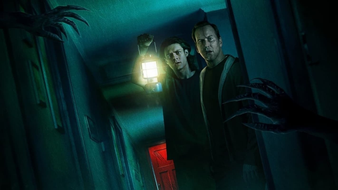 INSIDIOUS: THE RED DOOR - RUHLAR BÖLGESİ: KIRMIZI KAPI Josh ve üniversite çağındaki Dalton, iblislerini kesin olarak dindirmek için, ailelerinin karanlık geçmişi ve bir dizi yeni ve daha korkunç olaylarla yüzleşerek kırmızı kapının ardında gizlenen Öte’nin her zamankinden daha derinlerine inmelidir.