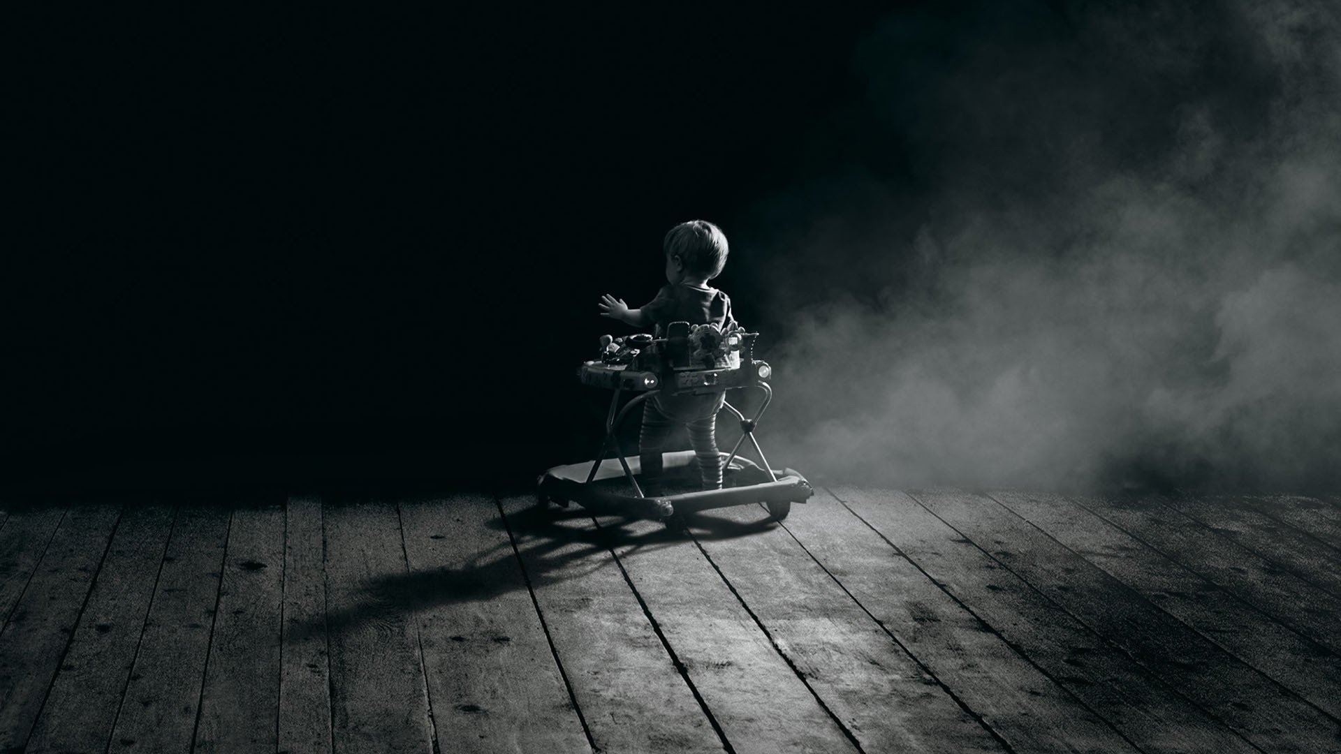 INSIDIOUS: CHAPTER 2 - RUHLAR BÖLGESİ: BÖLÜM 2 Renai, evinden meydana gelen doğaüstü olaylar nedeniyle bir polis dedektifi tarafından sorguya çekilir. Polis evde araştırma yapmak istediği için Lamert ailesi geçici olarak Lorraine Lambert’ın eski evine taşınırlar. Yeni evde Renai bir cin tarafından ele geçirilir, Josh ise evde garip davranışlar sergilemeye başlar. Bu sırada dedektif sorularına cevap bulmayı ummaktadır.