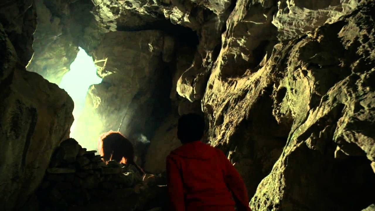 JOURNEY TO THE FORBIDDEN VALLEY - YASAK VADİYE YOLCULUK Çin’de gerçekleşen küçük bir uçak kazası sonucunda, Çinli bir çocuk olan Zhi-Yu ve onun Amerikalı koruyucusu dahil, bir çok sağ kurtulan vardır. Kurta