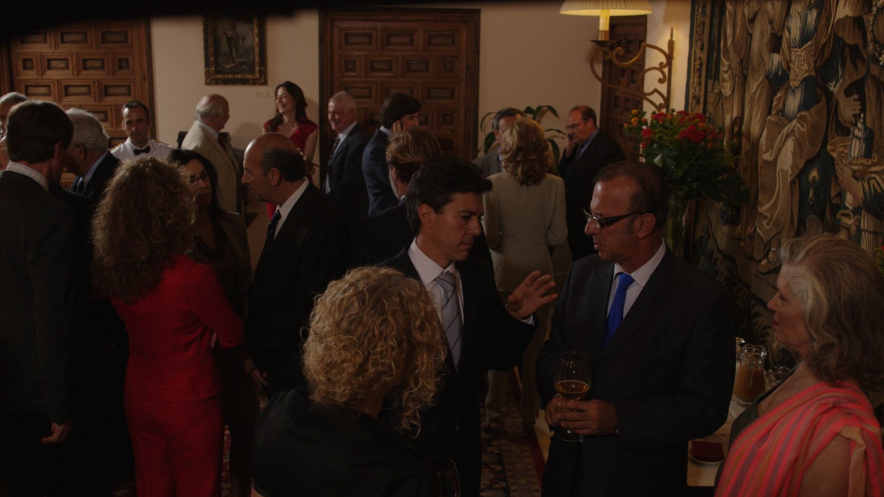 LA ISLA - ADA Faslı bir asker olan Ibrahim, kaçak mültecilerin girişini ve uyuşturucu tacirlerinin hareketlerini gözlemlemek için Fas’ta ıssız bir adaya yollanır. B