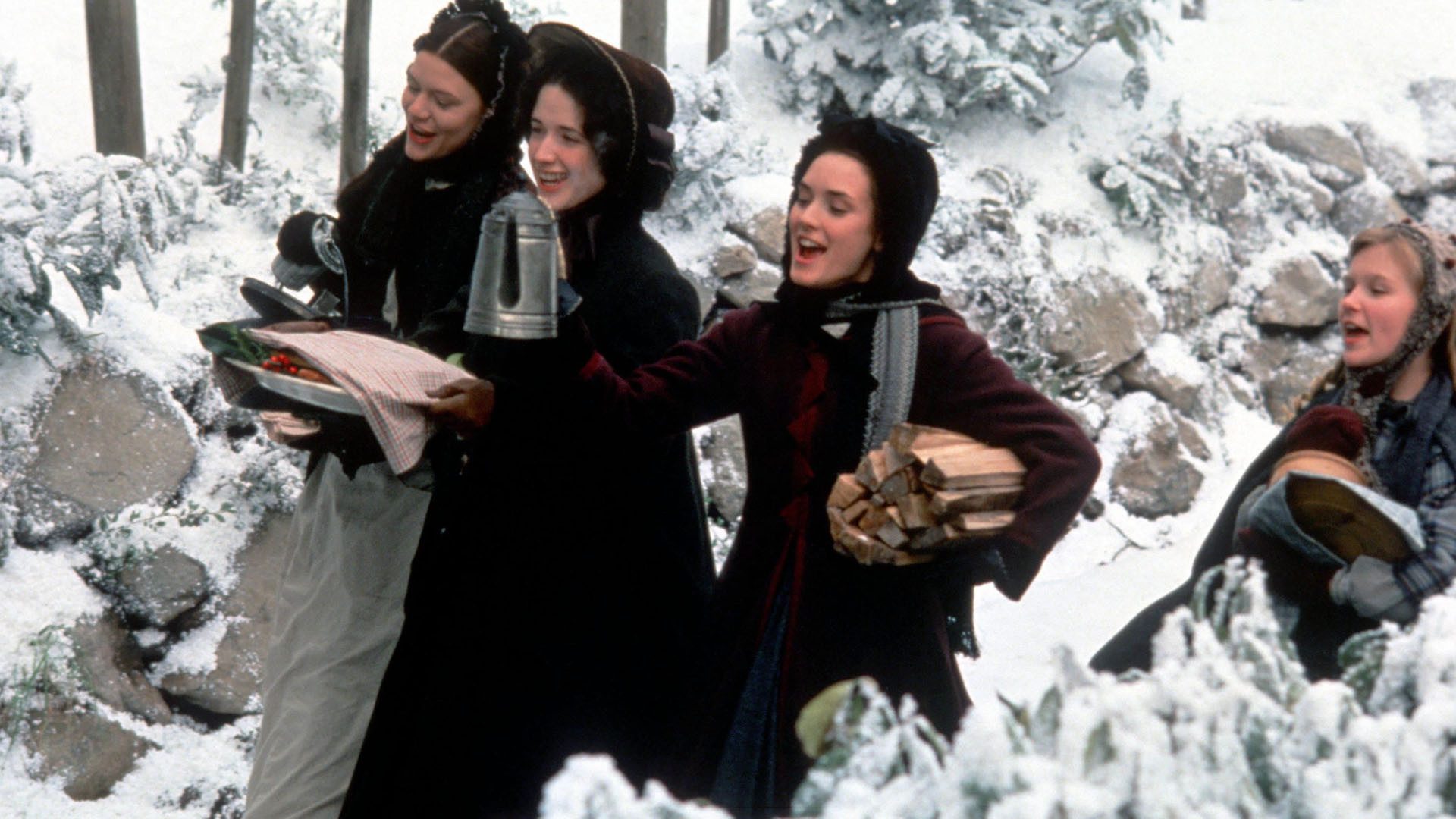 LITTLE WOMEN - KÜÇÜK KADINLAR Amerikan İç Savaşı sırasında, savaşmak üzere evden ayrılan babalarını bekleyen Jo, Meg, Beth ve Amy, anneleri ile maddi zorluklar içinde büyümektedirler. Şimdiye dek, iyi ve kötü günleri birlikte geçiren, birbirlerine yakın bir aile olmayı başarmışlardır. Birbirlerine sıkı bağlarla bağlı bu ailenin kaderinde ise kaçınılmaz olaylar ve küçük trajediler bulunmaktadır. Hepsi birer birer gerçekleşmeye başladığında ise birbirlerine destek olmak tek çıkış yolları olacaktır.