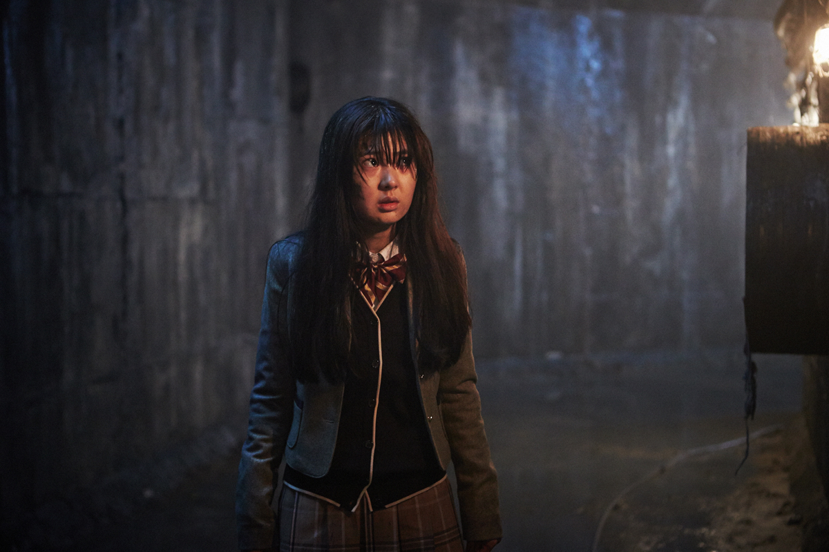 MANHOLE - LAĞIM Bir seri katil, yaklaşık altı aydır, Seul’de dehşet saçmaktadır. Şimdiye kadar on kişi, ardında hiç bir iz bırakmadan ortadan yok olmuştur. Katil, kur