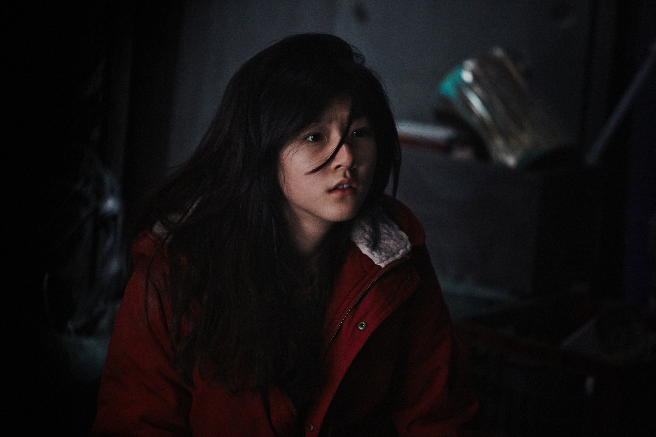 MANHOLE - LAĞIM Bir seri katil, yaklaşık altı aydır, Seul’de dehşet saçmaktadır. Şimdiye kadar on kişi, ardında hiç bir iz bırakmadan ortadan yok olmuştur. Katil, kur