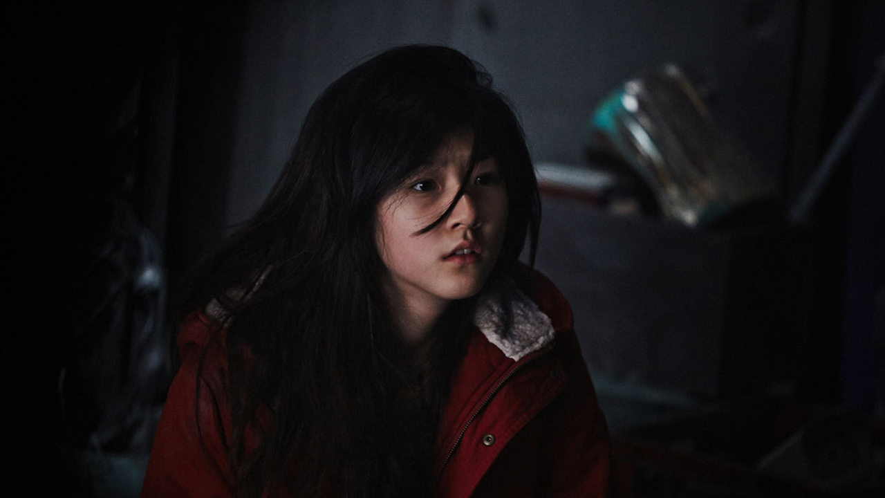 MANHOLE - LAĞIM Bir seri katil, yaklaşık altı aydır, Seul’de dehşet saçmaktadır. Şimdiye kadar on kişi, ardında hiç bir iz bırakmadan ortadan yok olmuştur. Katil, kur