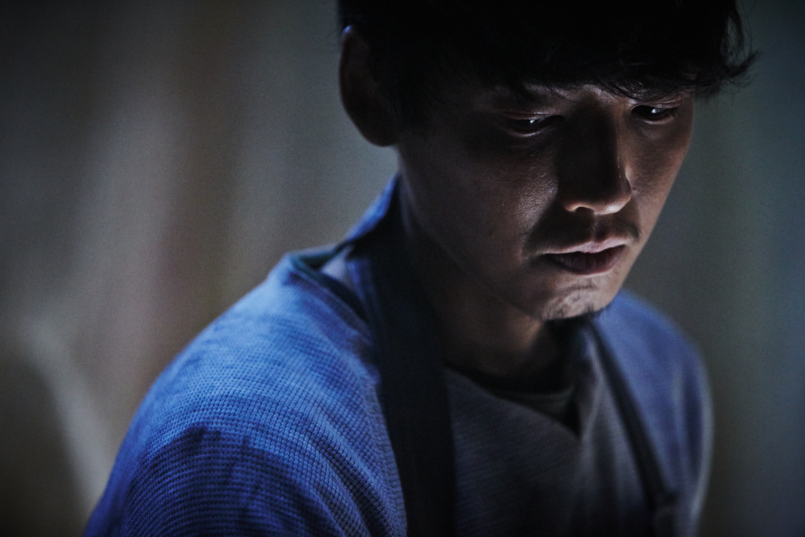 MANHOLE - LAĞIM Bir seri katil, yaklaşık altı aydır, Seul’de dehşet saçmaktadır. Şimdiye kadar on kişi, ardında hiç bir iz bırakmadan ortadan yok olmuştur. Katil, kur