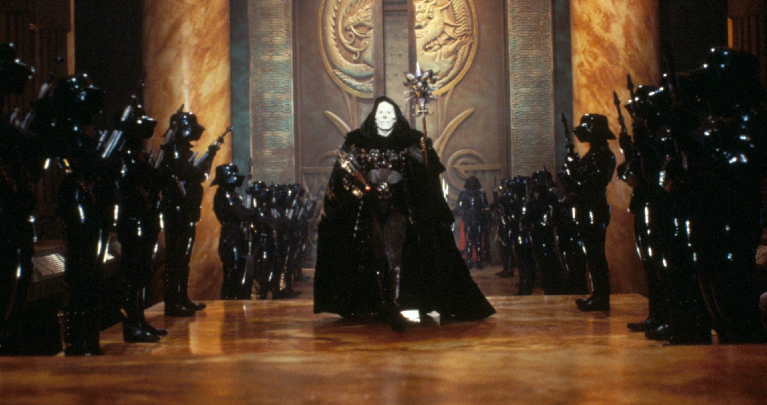 MASTERS OF THE UNIVERSE - HE-MAN DÜNYALAR HAKİMİ Eternie gezegeni İskeletor’un kozmik anahtarı buluşunun ardından ciddi bir tehlike altındadır. Diğer yandan büyücüyü esir tutan İskeletor, ona tanrısa