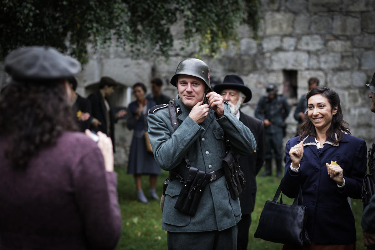 MAX AND HELENE - MAX VE HELENE Parlak bir öğrenci ve bir Yahudi olan Max ve yahudilik aleyhtarı bir babanın kızı olan Helene arasındaki imkansız aşkı konu alan film, aynı zamanda sa