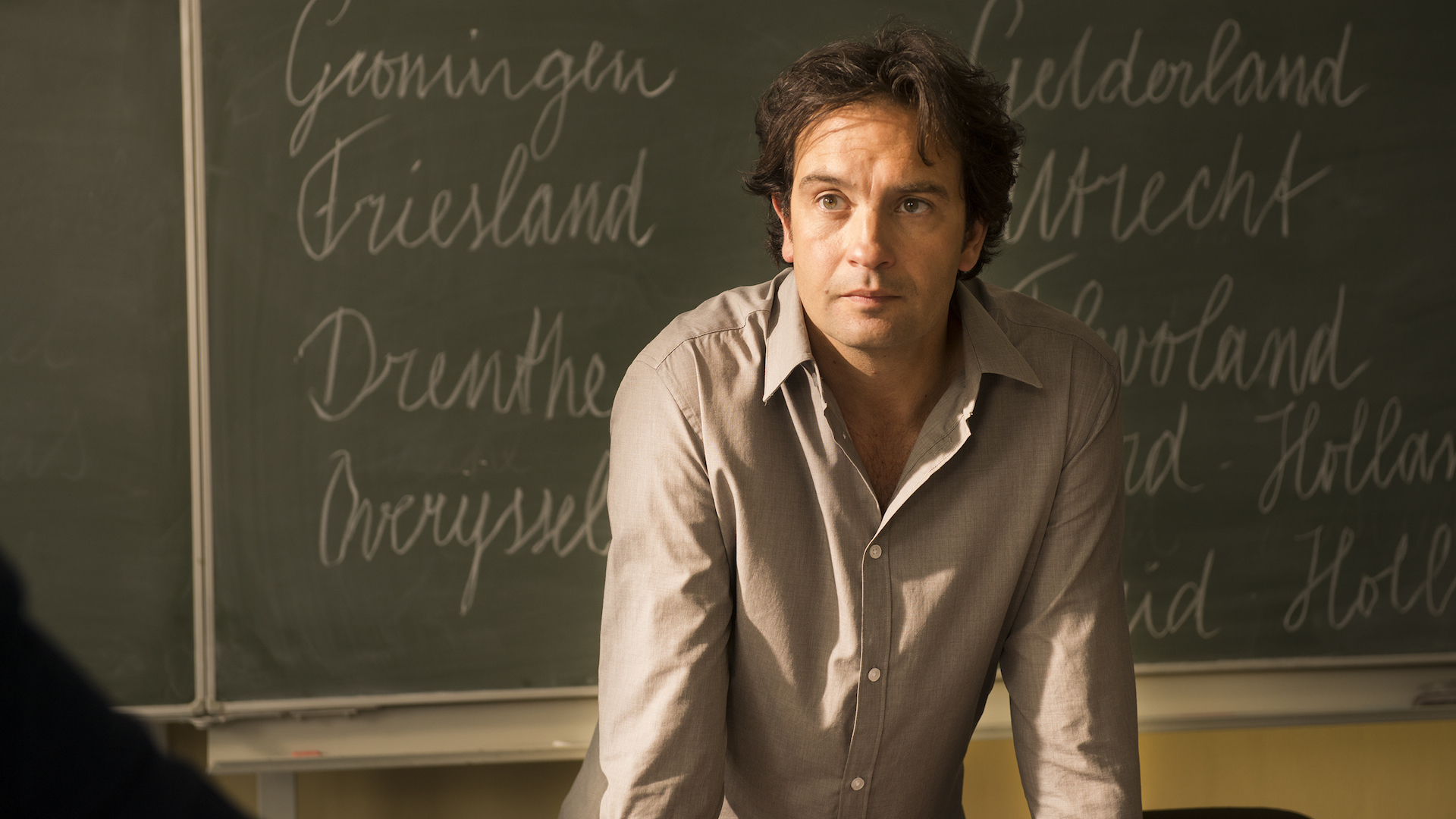 MR. FROG - BAY KURBAĞA Bir öğretmen, öğrencilerine büyük bir sır verir. Adam, bazen bir kurbağaya dönüşmektedir. İki öğrenci, öğretmenlerinin bu sırrını sonsuza dek saklamak