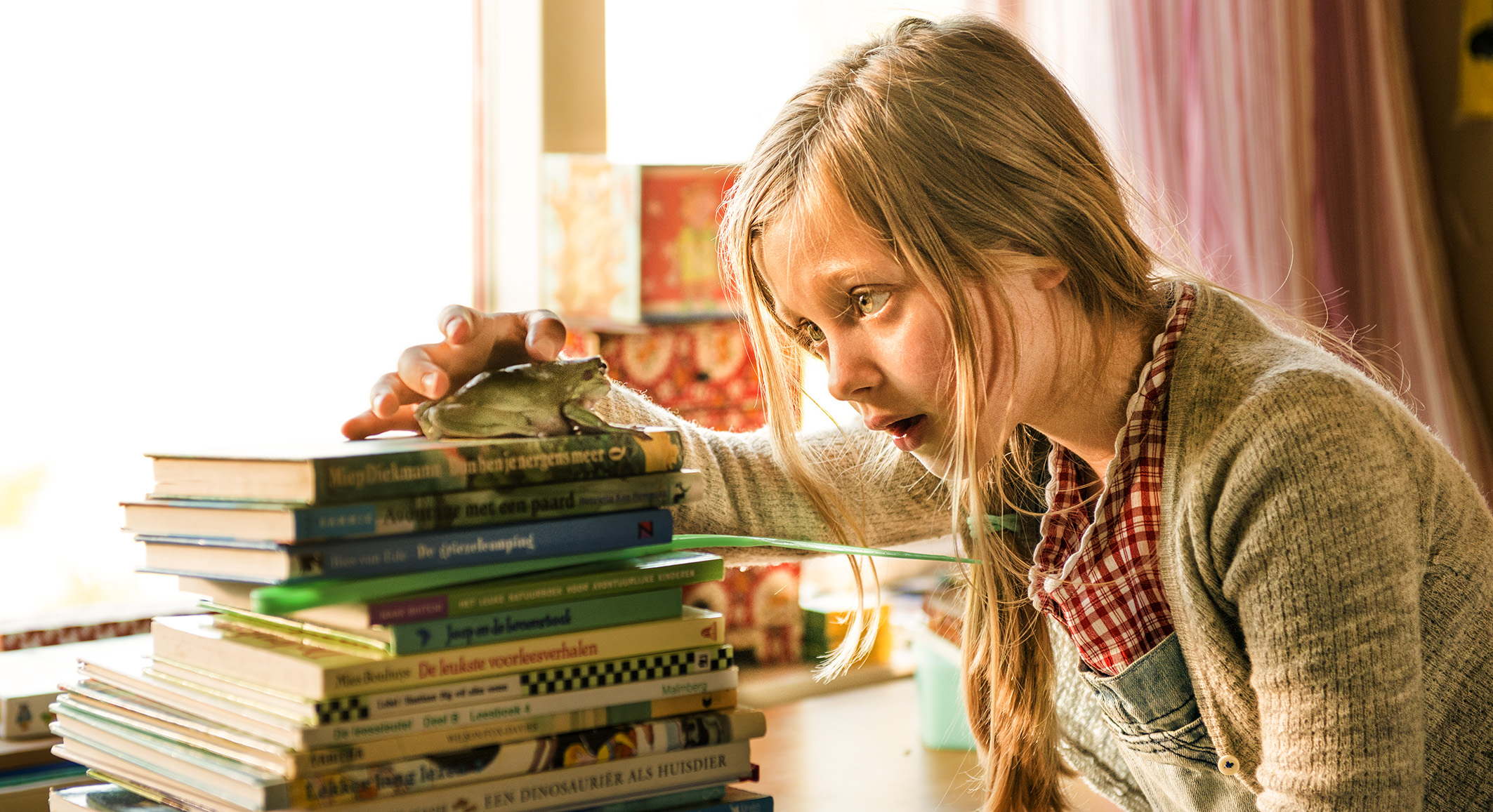 MR. FROG - BAY KURBAĞA Bir öğretmen, öğrencilerine büyük bir sır verir. Adam, bazen bir kurbağaya dönüşmektedir. İki öğrenci, öğretmenlerinin bu sırrını sonsuza dek saklamak