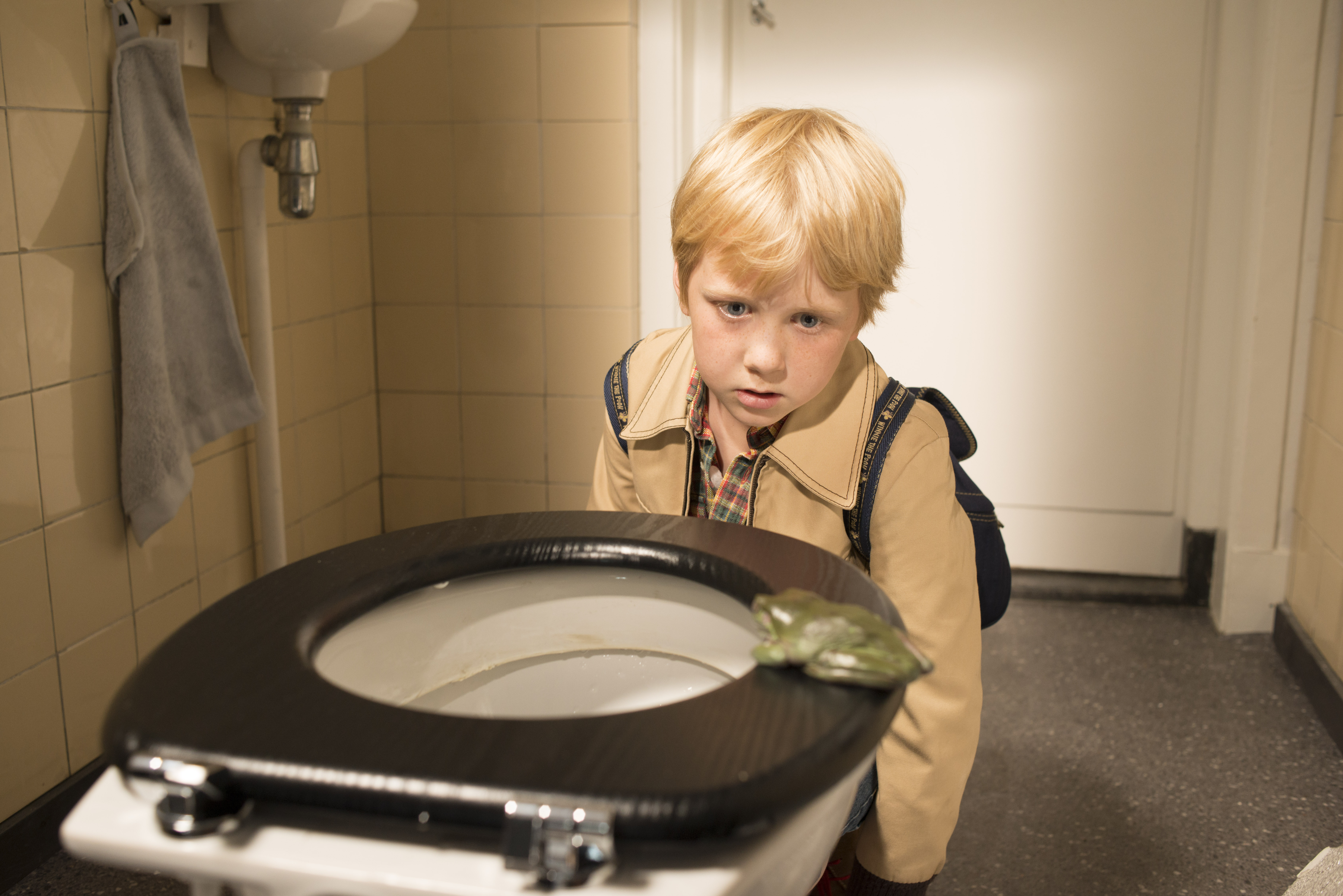 MR. FROG - BAY KURBAĞA Bir öğretmen, öğrencilerine büyük bir sır verir. Adam, bazen bir kurbağaya dönüşmektedir. İki öğrenci, öğretmenlerinin bu sırrını sonsuza dek saklamak