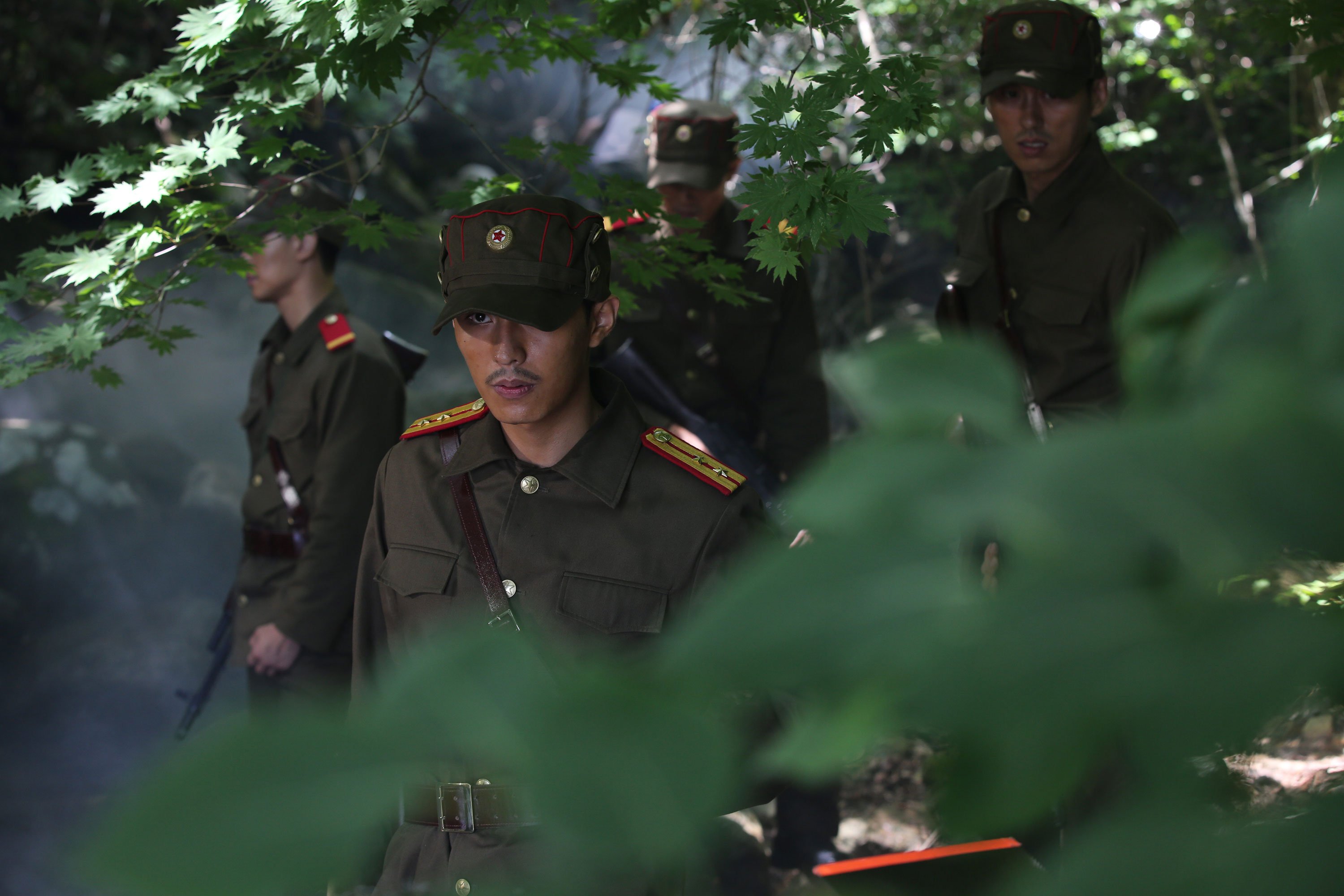 MUSUDAN - ÖLÜMCÜL ARAŞTIRMA Güney Kore ve Kuzey Kore arasındaki sınır bölgesinde, gizemli kayıp ve ölüm vakaları meydana gelmektedir. Devlet hemen özel eğitimli bir grup askeri b