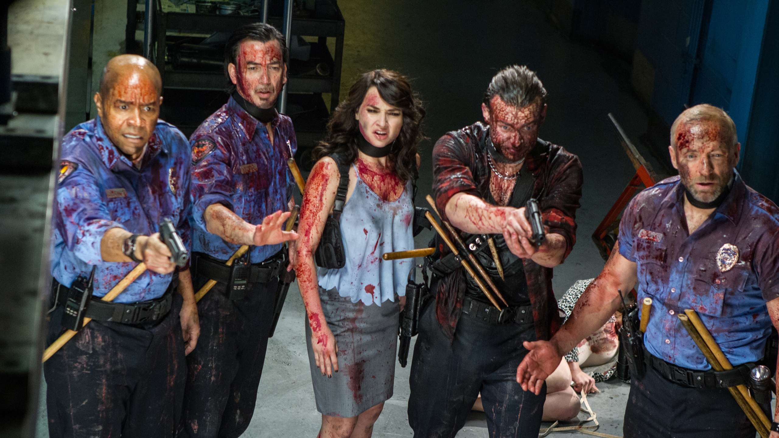 NIGHT WATCHMEN - GECE BEKÇİLERİ Korkusuz bir gazeteci ve çaylak bir gencin yardım ettiği üç yeteneksiz gece bekçisi, bir sürü aç vampire karşı hayatları pahasına kıyasıya bir mücadel