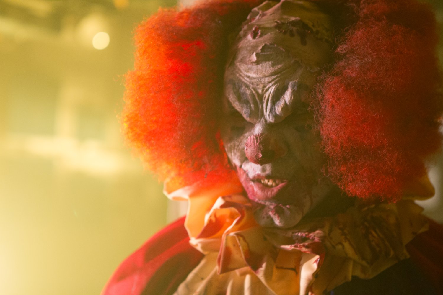 NIGHT WATCHMEN - GECE BEKÇİLERİ Korkusuz bir gazeteci ve çaylak bir gencin yardım ettiği üç yeteneksiz gece bekçisi, bir sürü aç vampire karşı hayatları pahasına kıyasıya bir mücadel