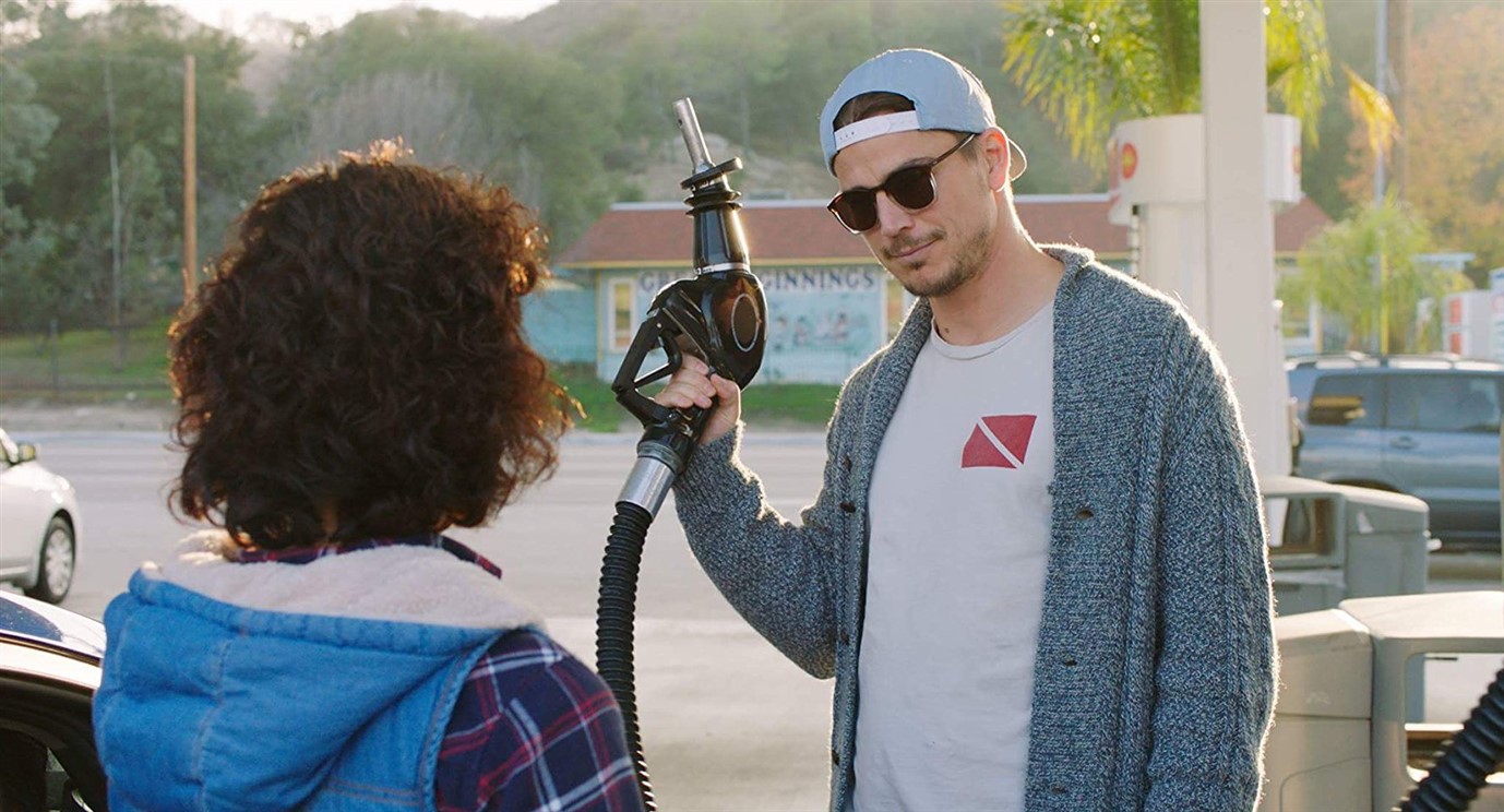 OH LUCY! - OH LUCY! Tokyo'da yaşayan, beyaz yakalı, yalnız bir kadın olan Setsuko, alter egosunu keşfedeceği sıradışı bir İngilizce kursuna yazılır.  İngilizce öğretmeni John, dersler sırasında Setsuko'ya sarı bir peruk taktırır ve ismini 'Lucy' koyar. Hızla öğretmenine tutulmaya başlayan Setsuko, John'un ortadan kaybolması üzerine onu aramak için Los Angeles'a gider.